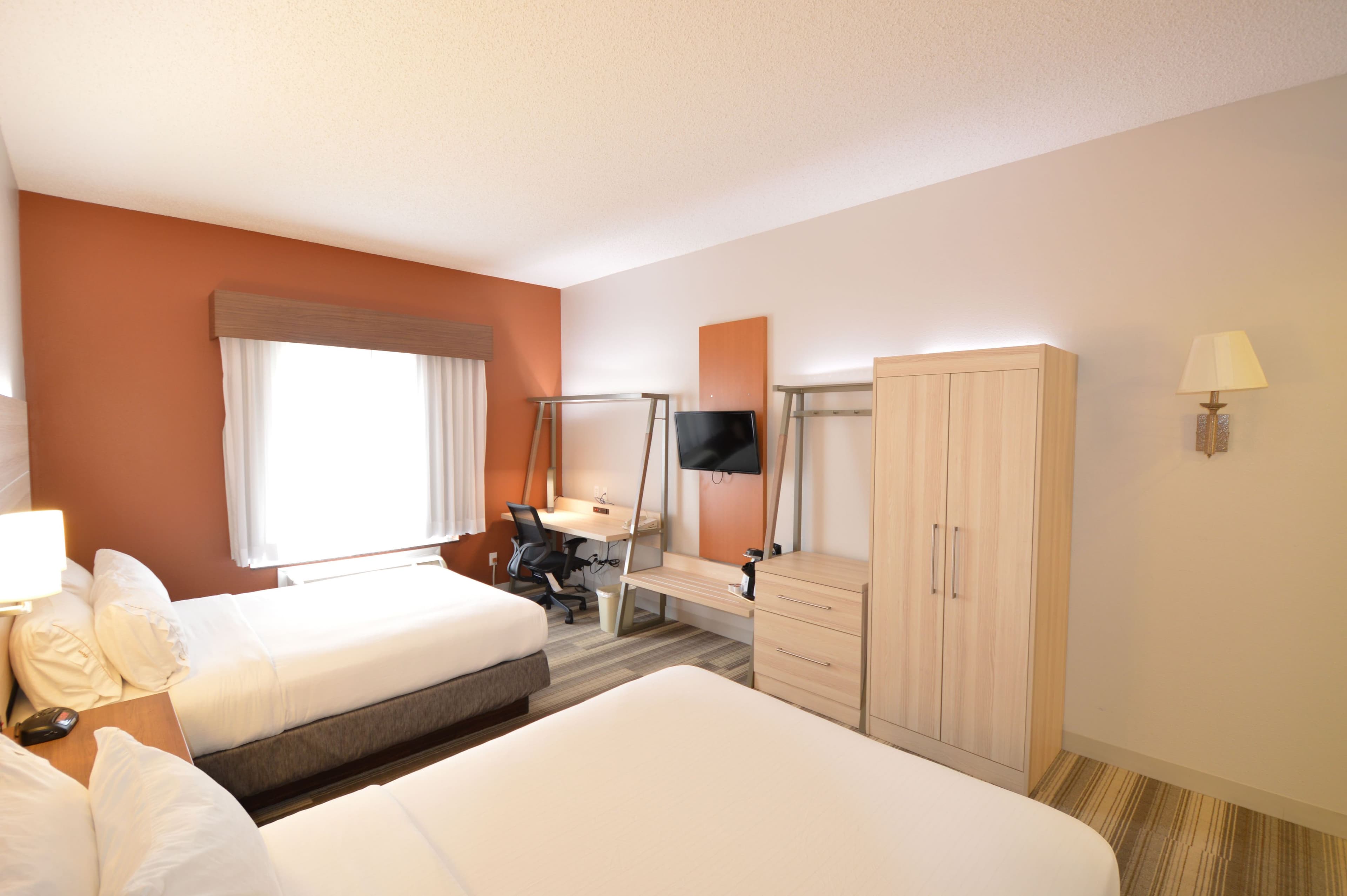 Holiday Inn Express Toledo-Oregon — 10