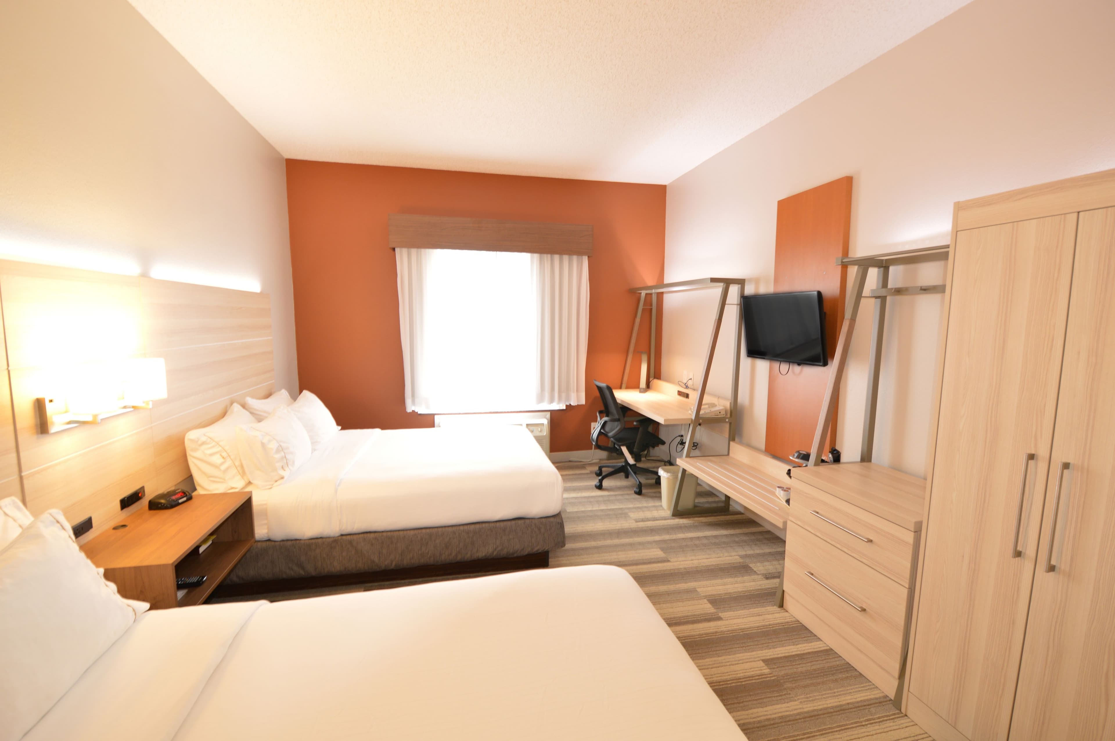 Holiday Inn Express Toledo-Oregon — 8