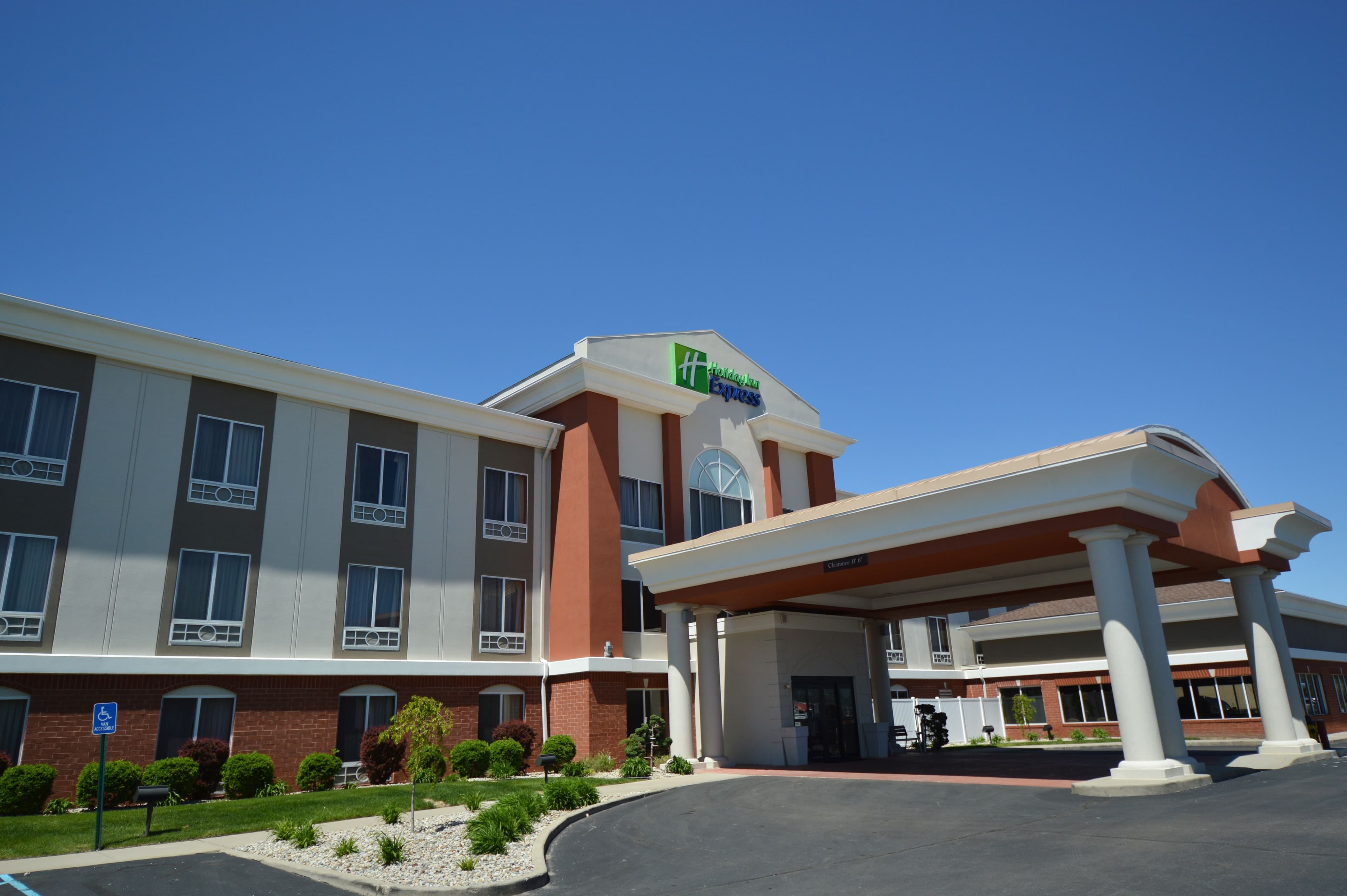 Holiday Inn Express Toledo-Oregon - Image 1