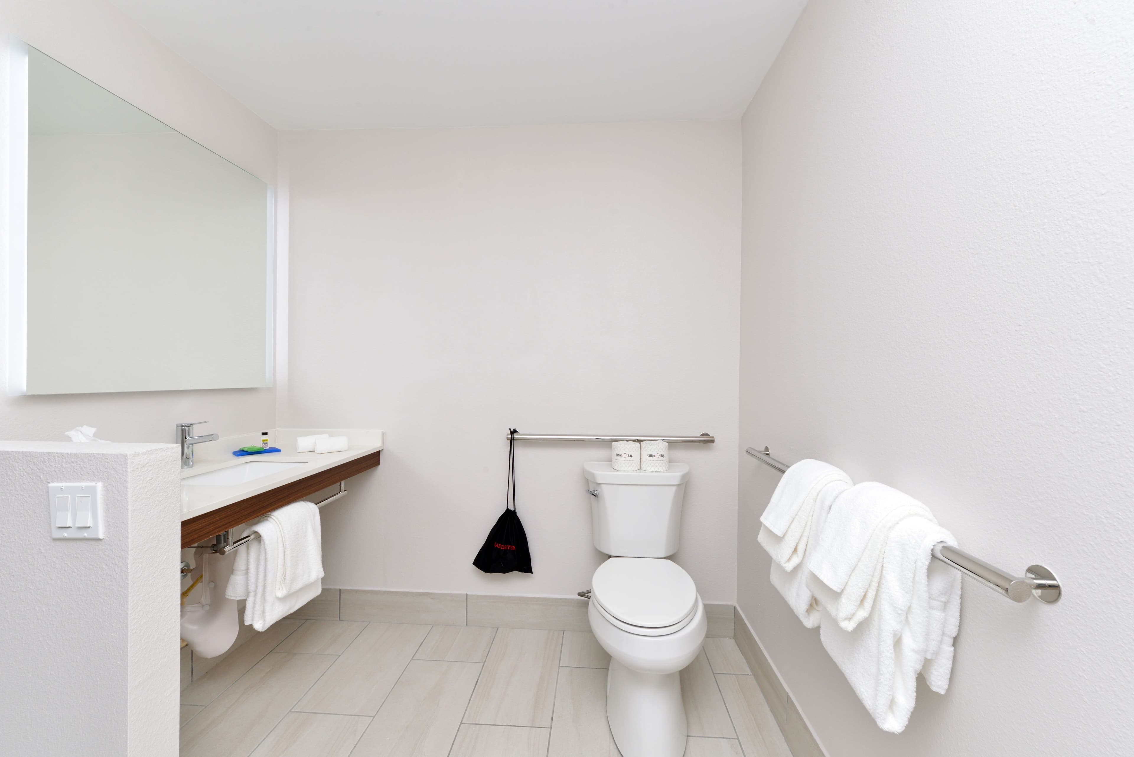 Holiday Inn Express Orlando - South Park — 24