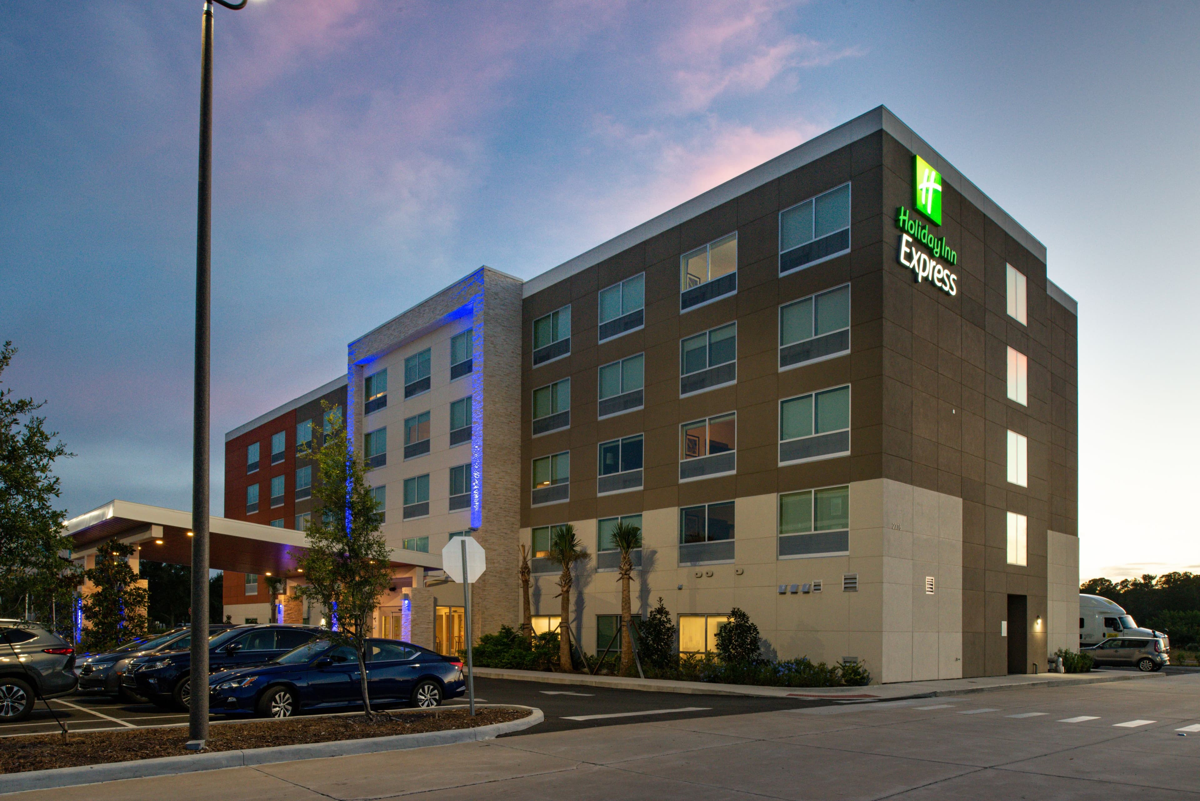 Holiday Inn Express Orlando - South Park - Image 1