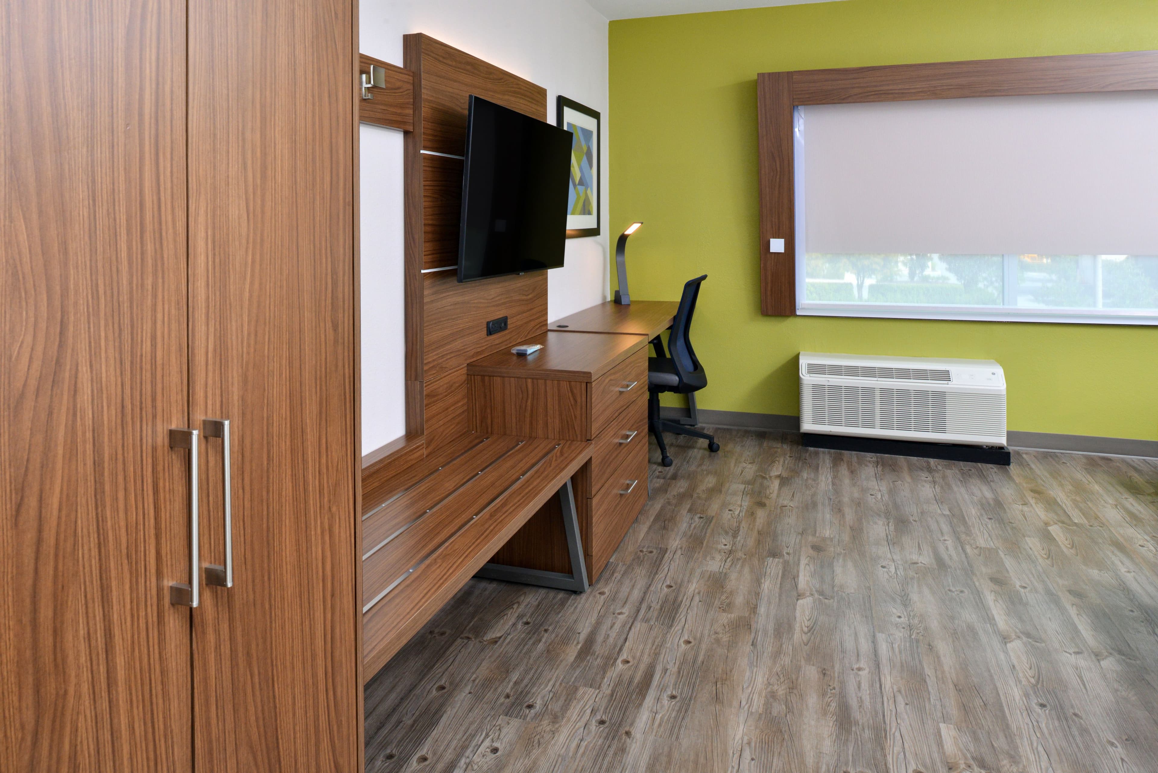 Holiday Inn Express Orlando - South Park — 27