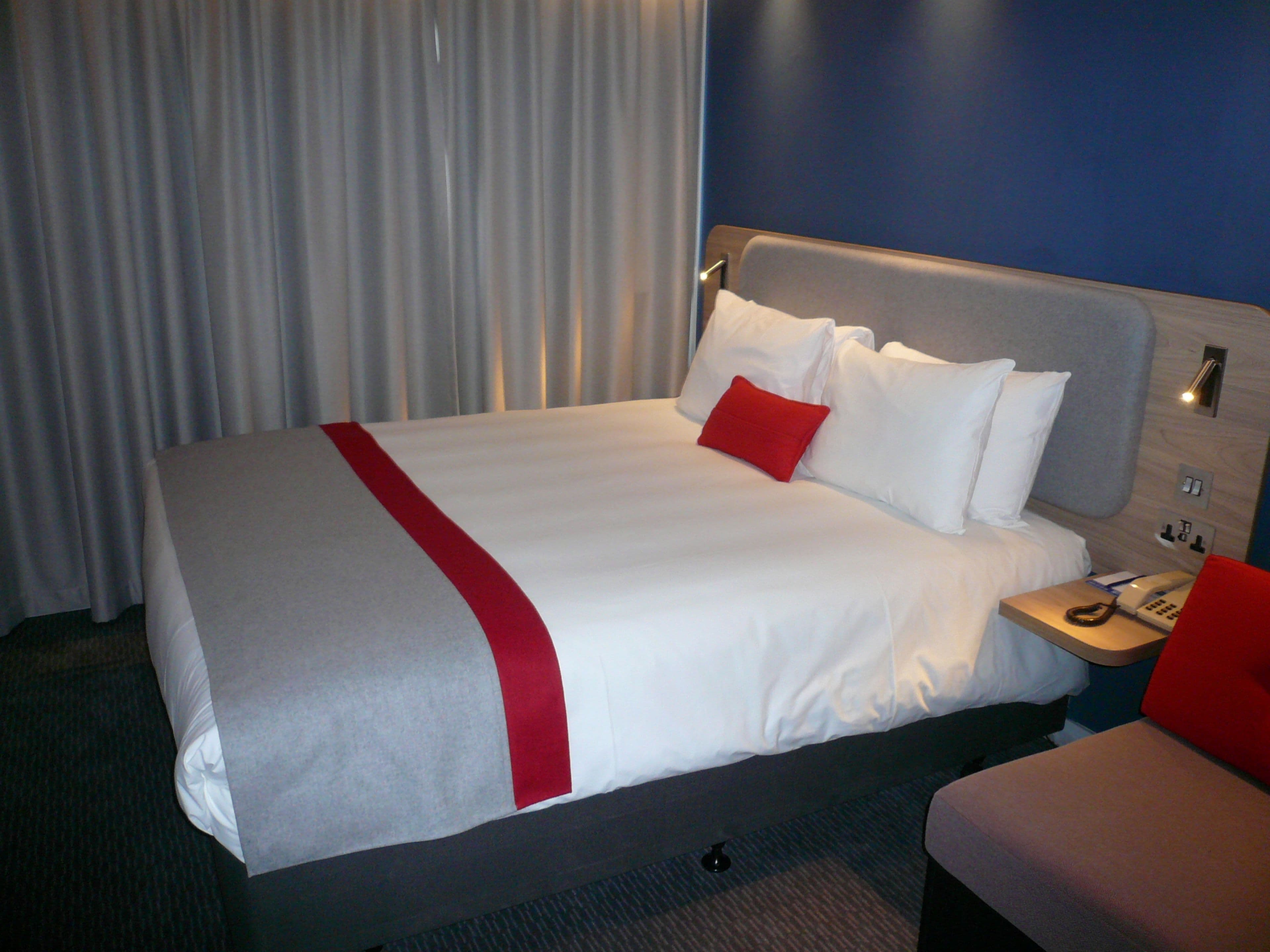 Holiday Inn Express Oxford - Kassam Stadium - Image 2