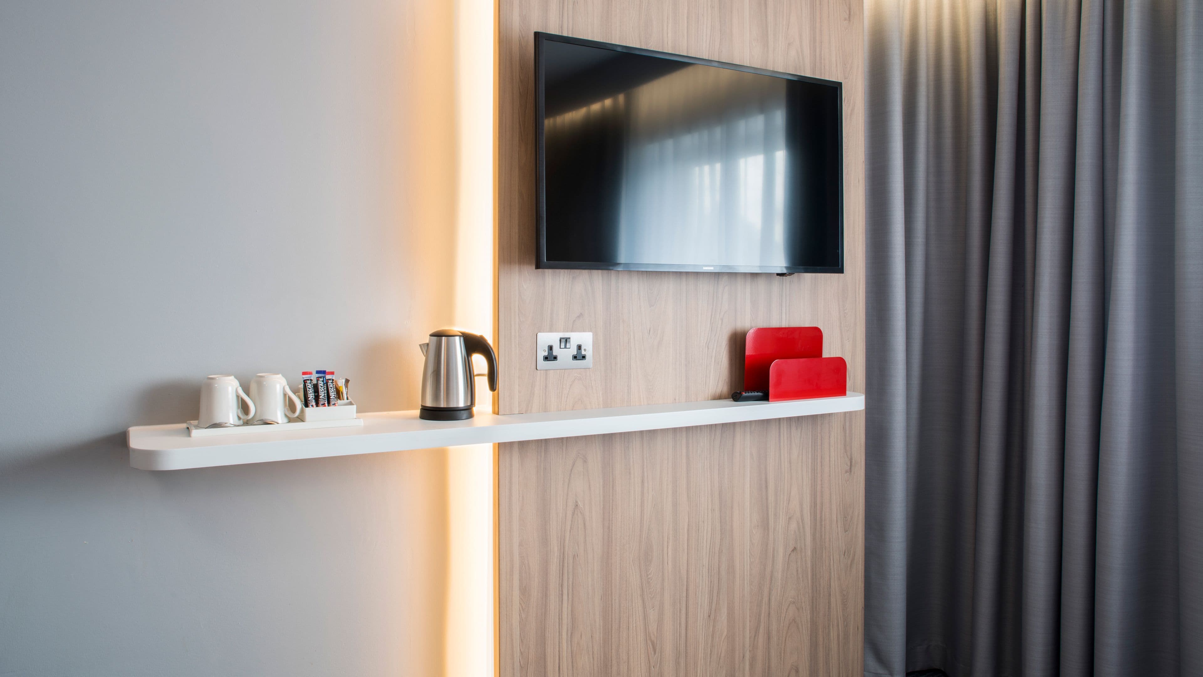 Holiday Inn Express Oxford - Kassam Stadium - Image 5