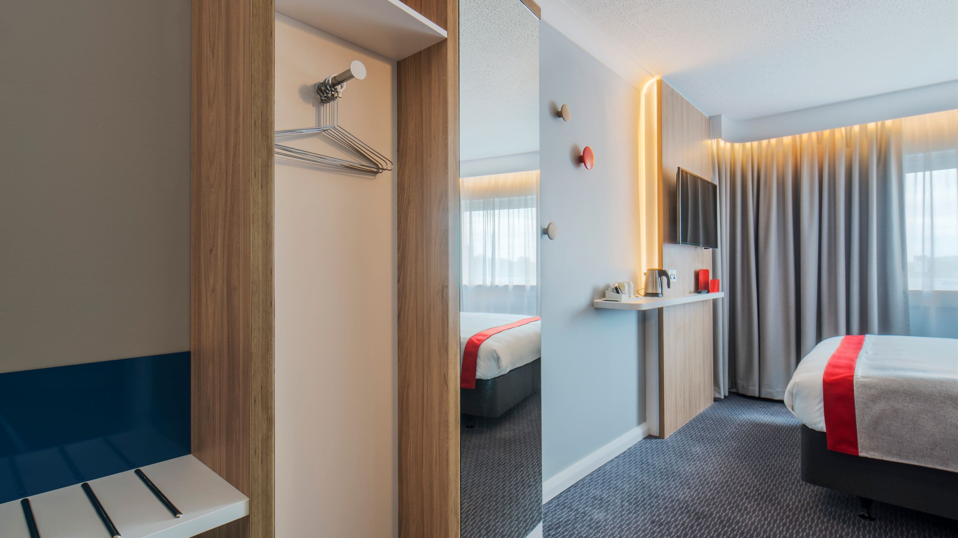 Holiday Inn Express Oxford - Kassam Stadium — 7