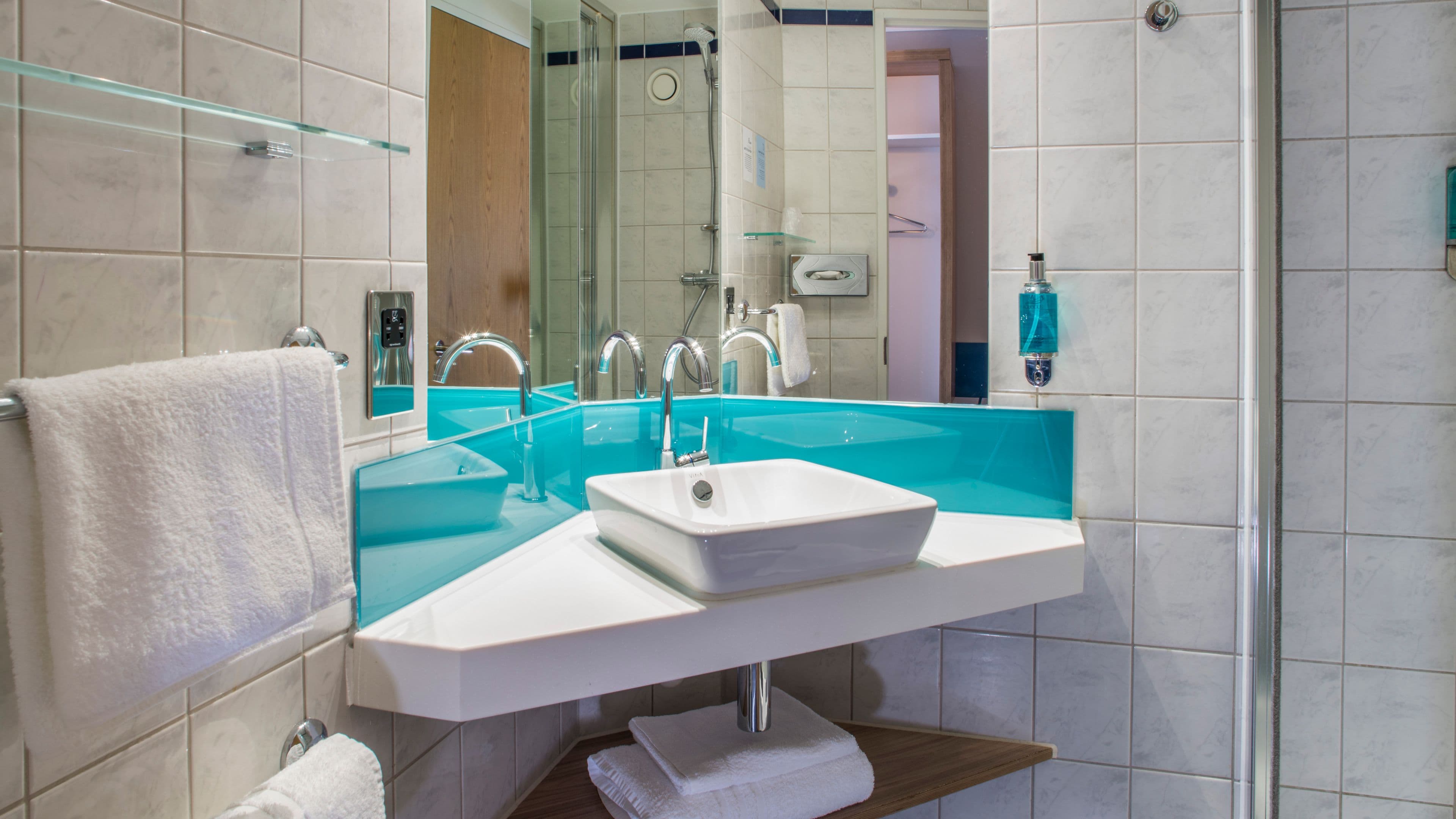 Holiday Inn Express Oxford - Kassam Stadium — 6