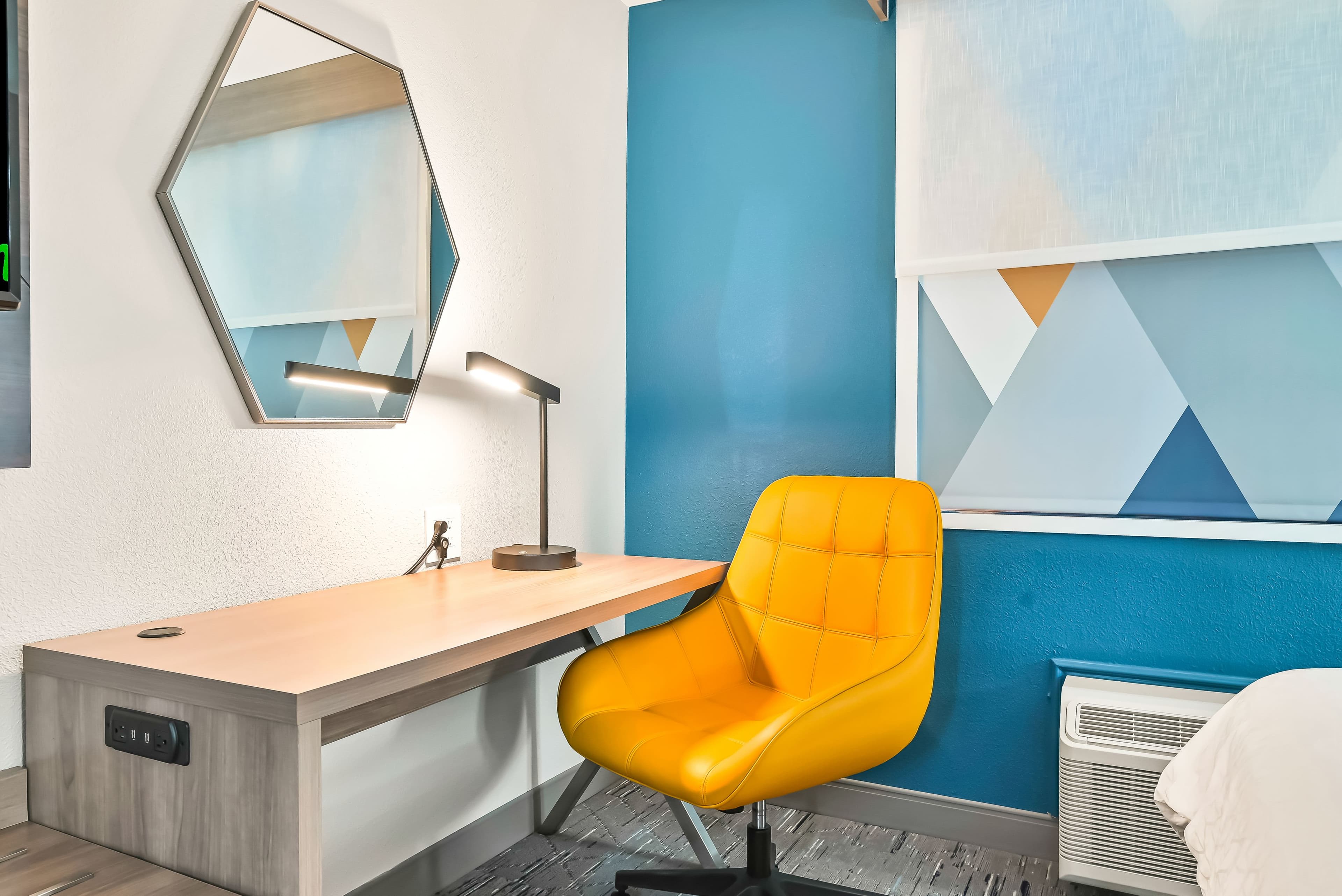 Holiday Inn Express Palestine — 6