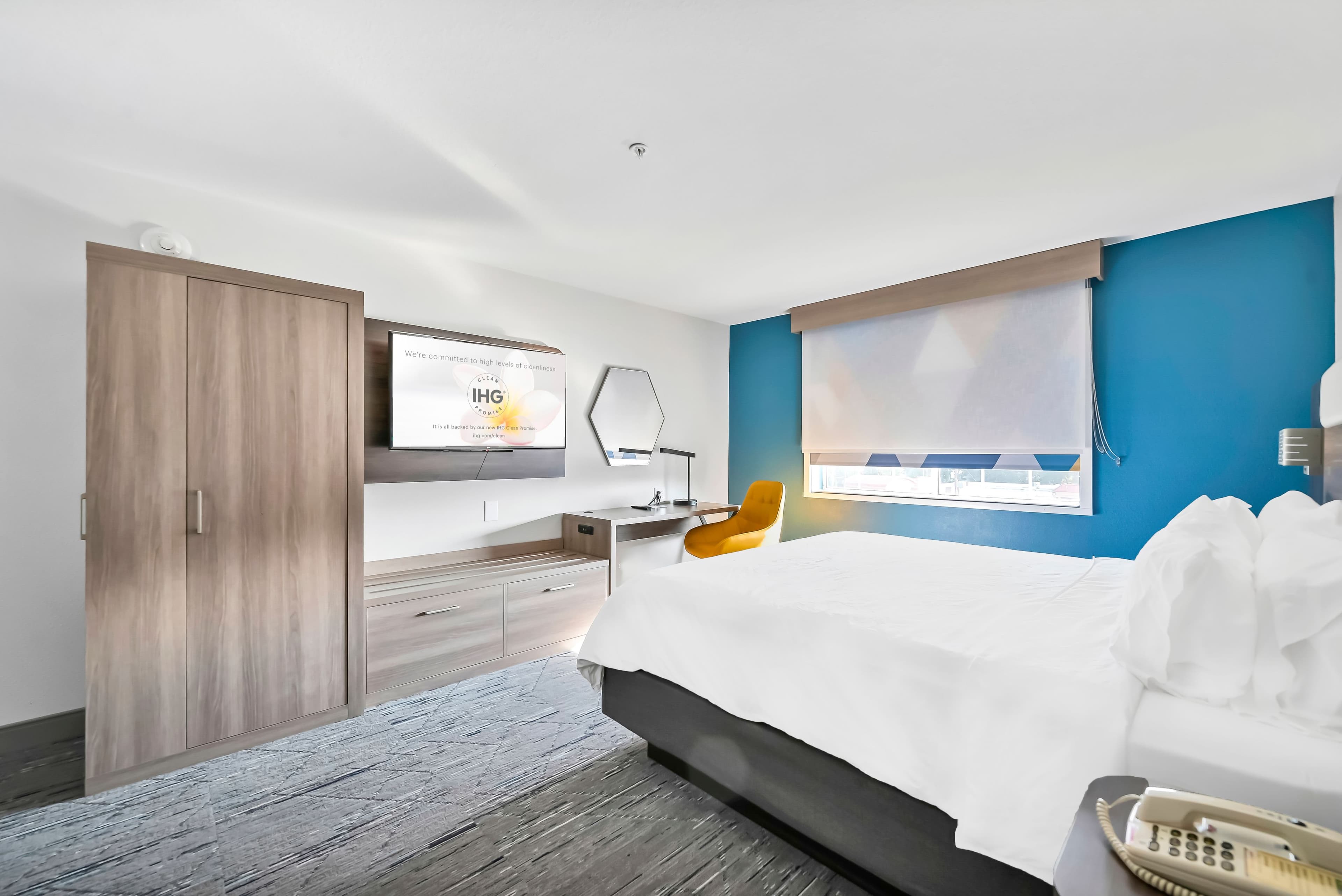 Holiday Inn Express Palestine — 8