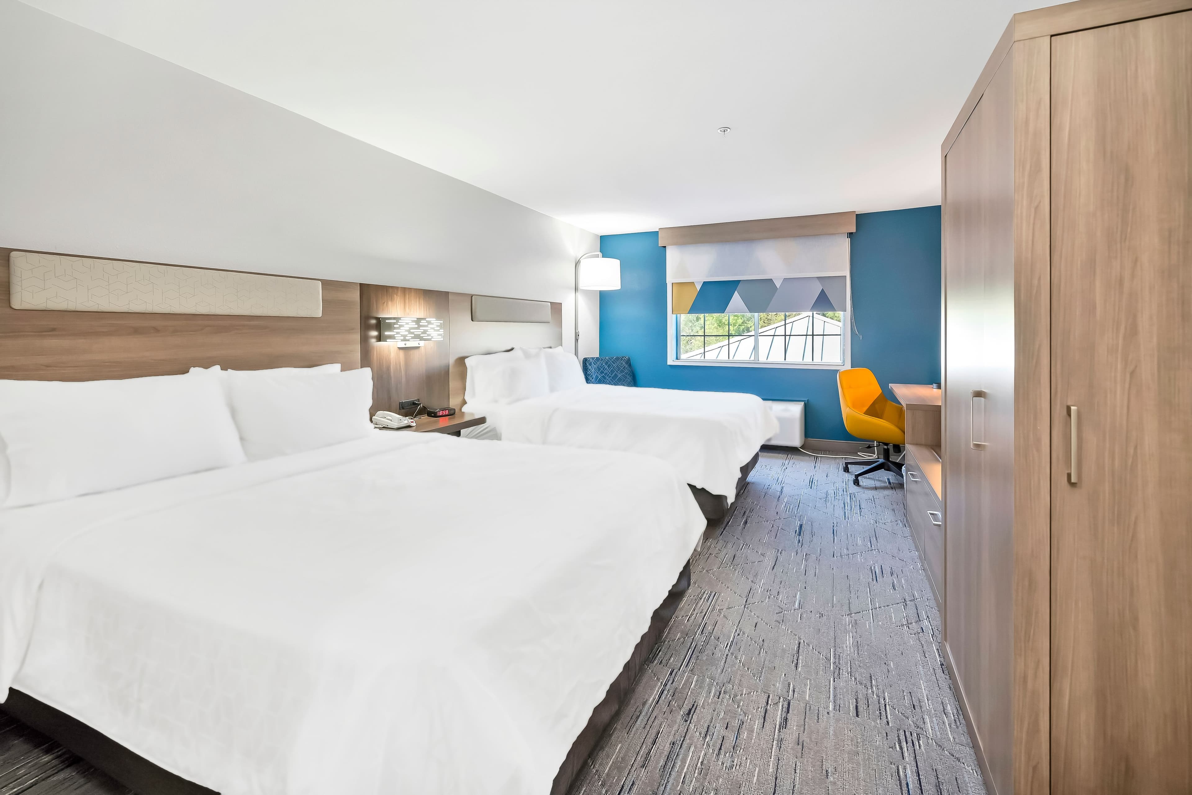 Holiday Inn Express Palestine — 16