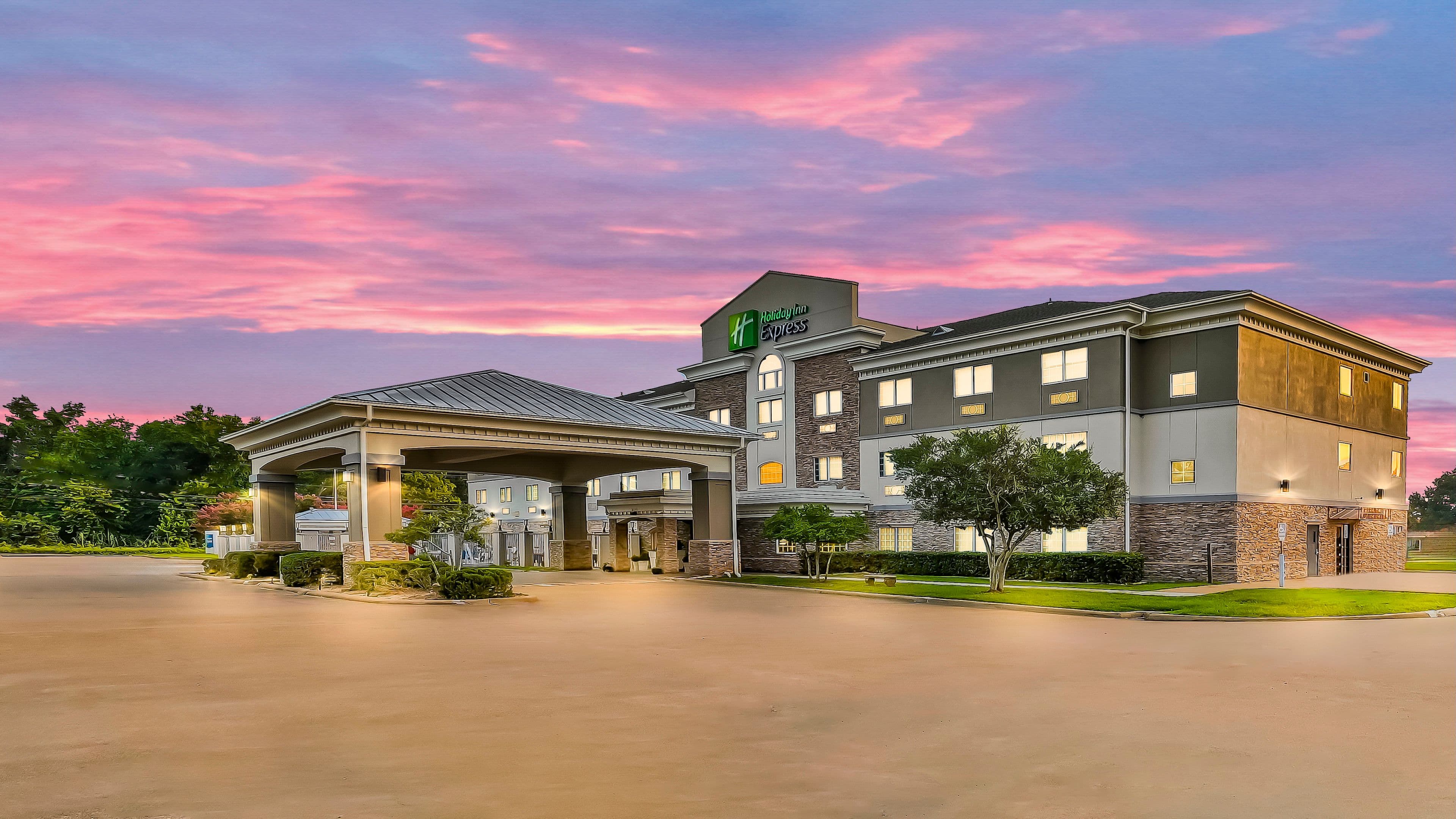 Holiday Inn Express Palestine - Image 1