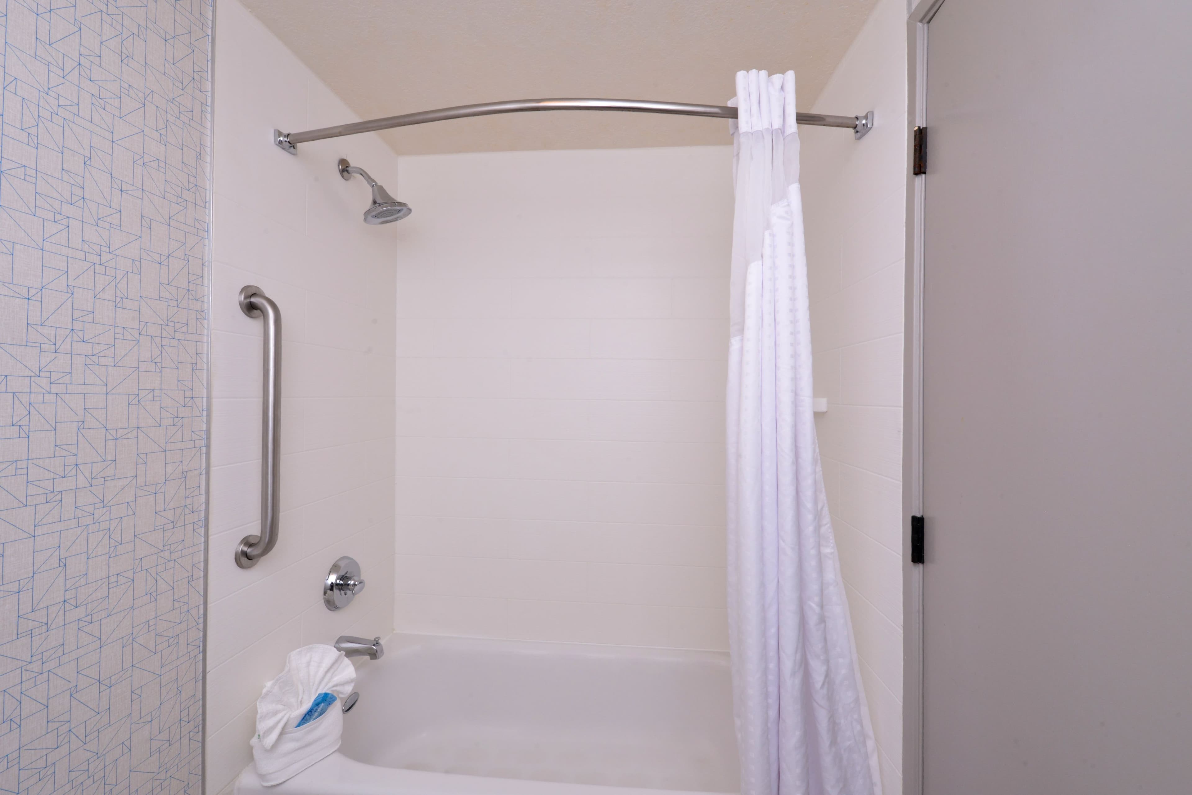 Holiday Inn Express Palm Desert — 3