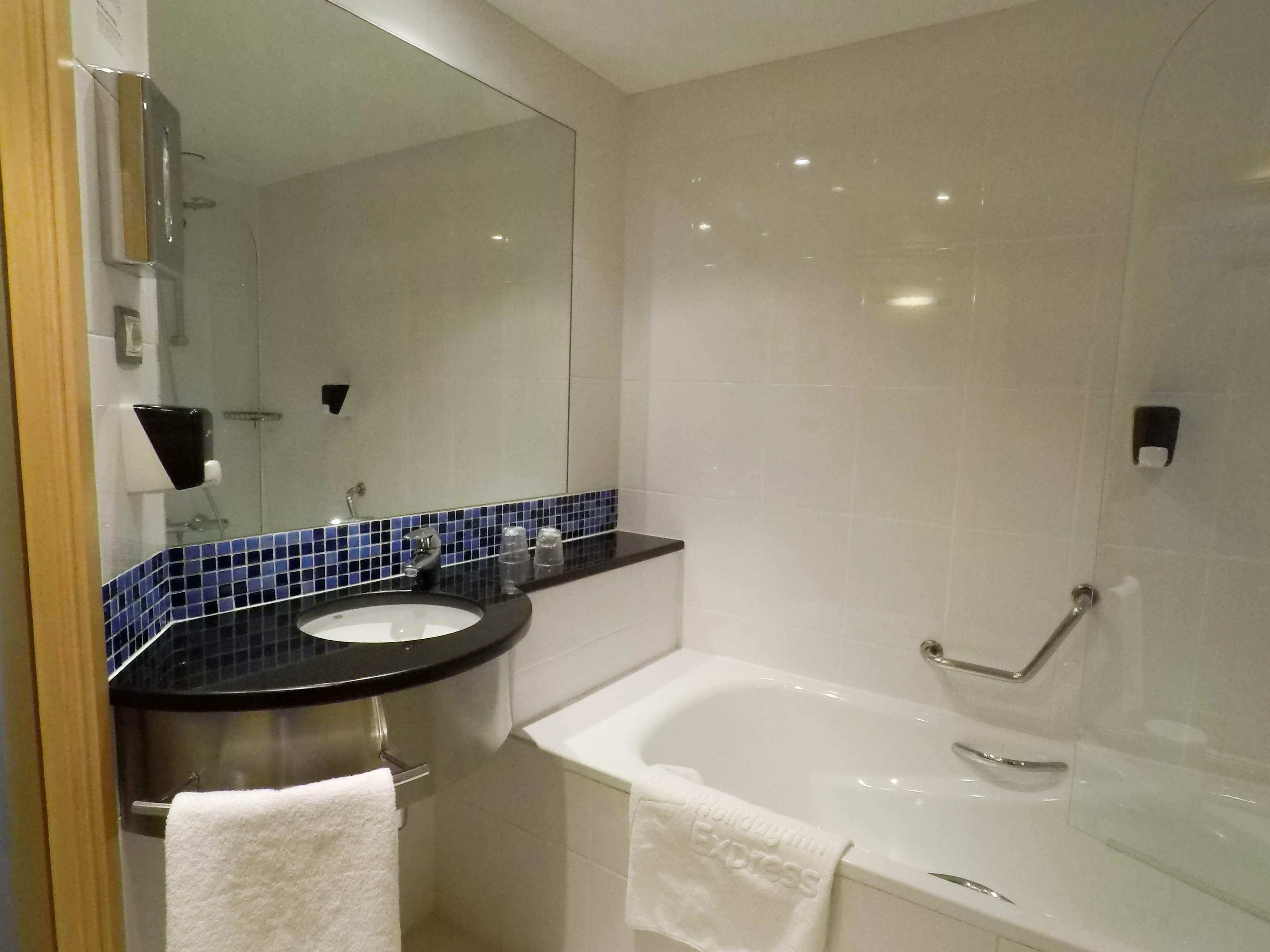 Holiday Inn Express Pamplona — 7