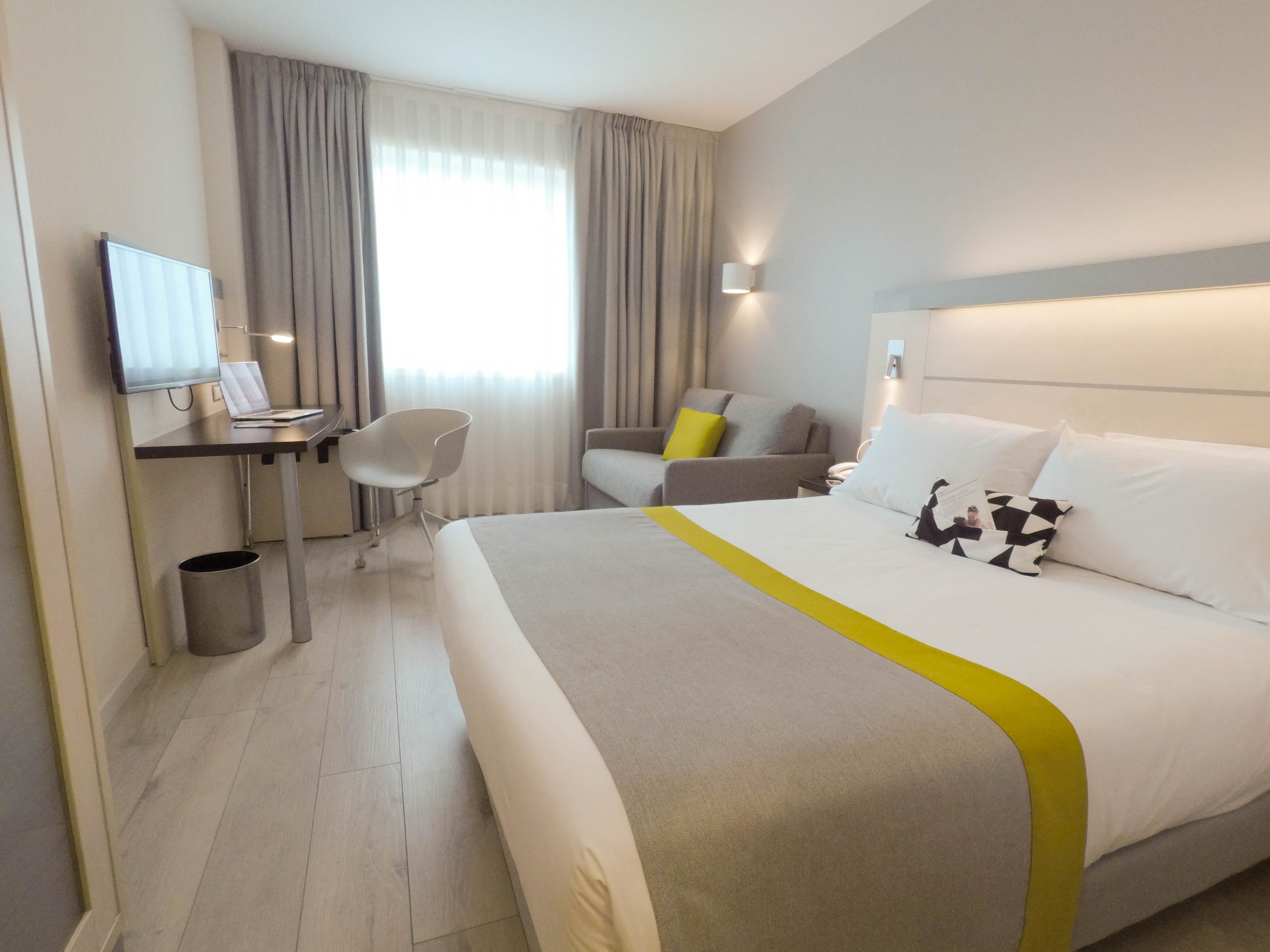 Holiday Inn Express Pamplona - Image 2