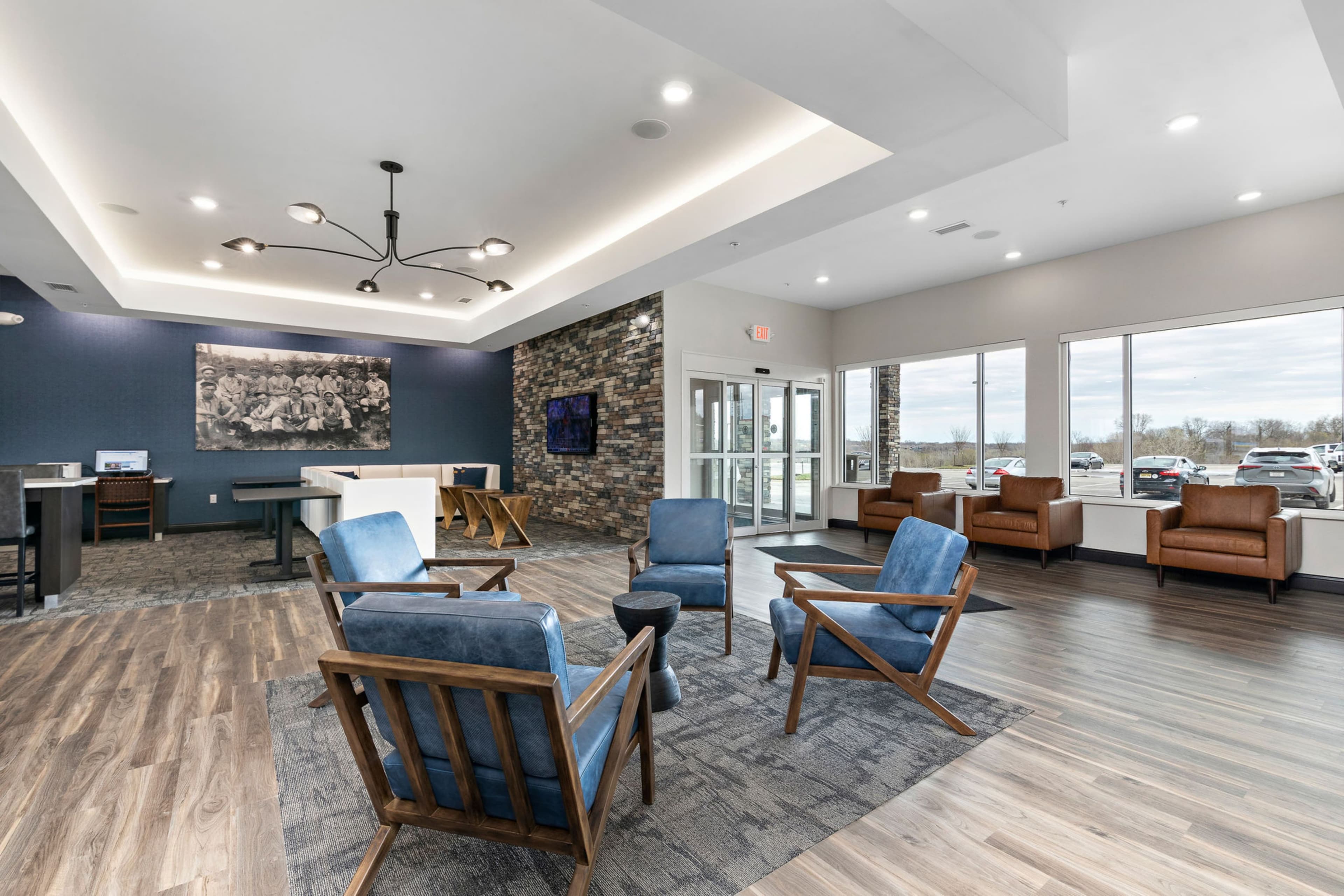 Holiday Inn Express Kansas City North – Parkville - Image 1