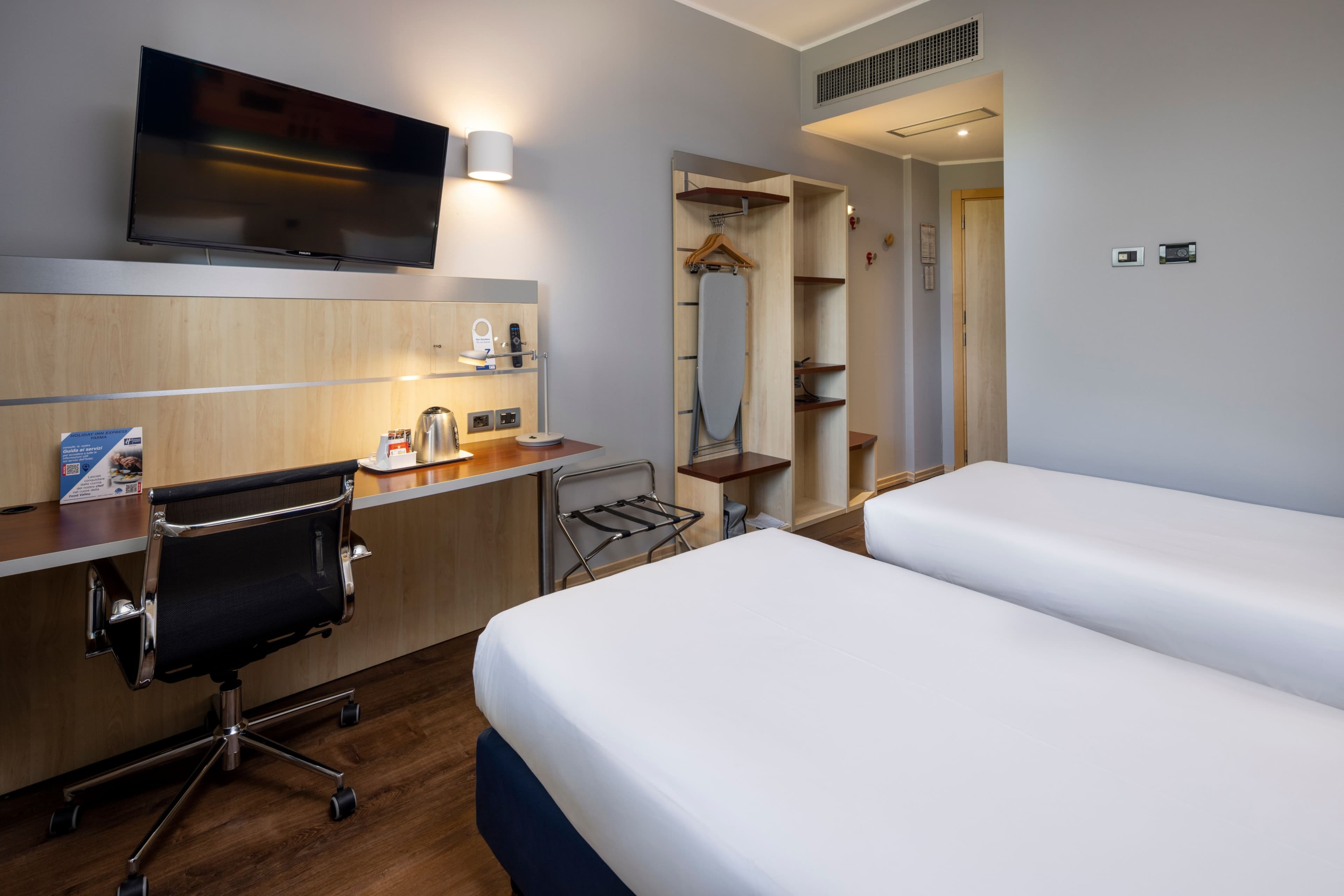 Standard Room with Free Breakfast - Image 5