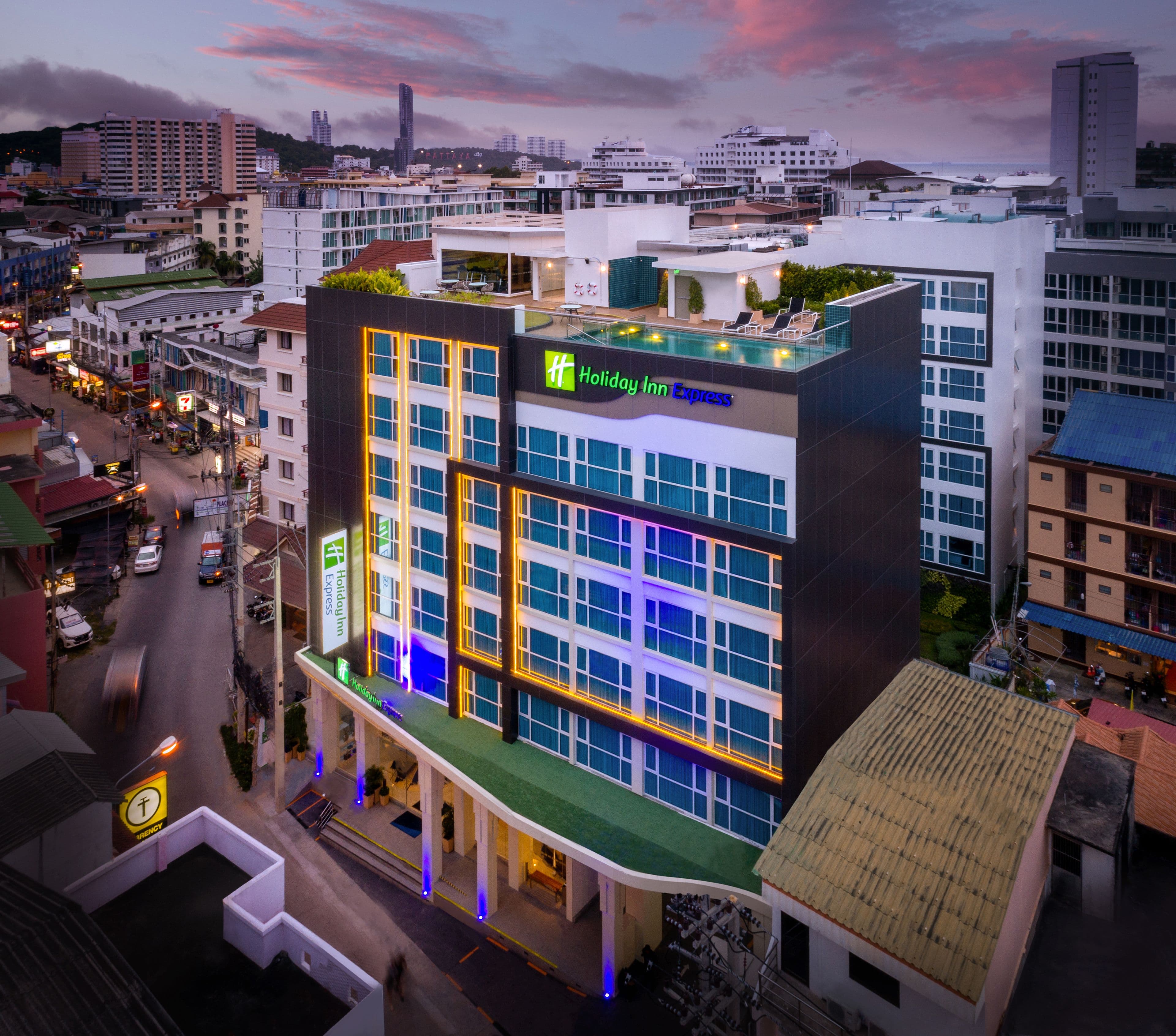 Holiday Inn Express Pattaya Central - Image 1