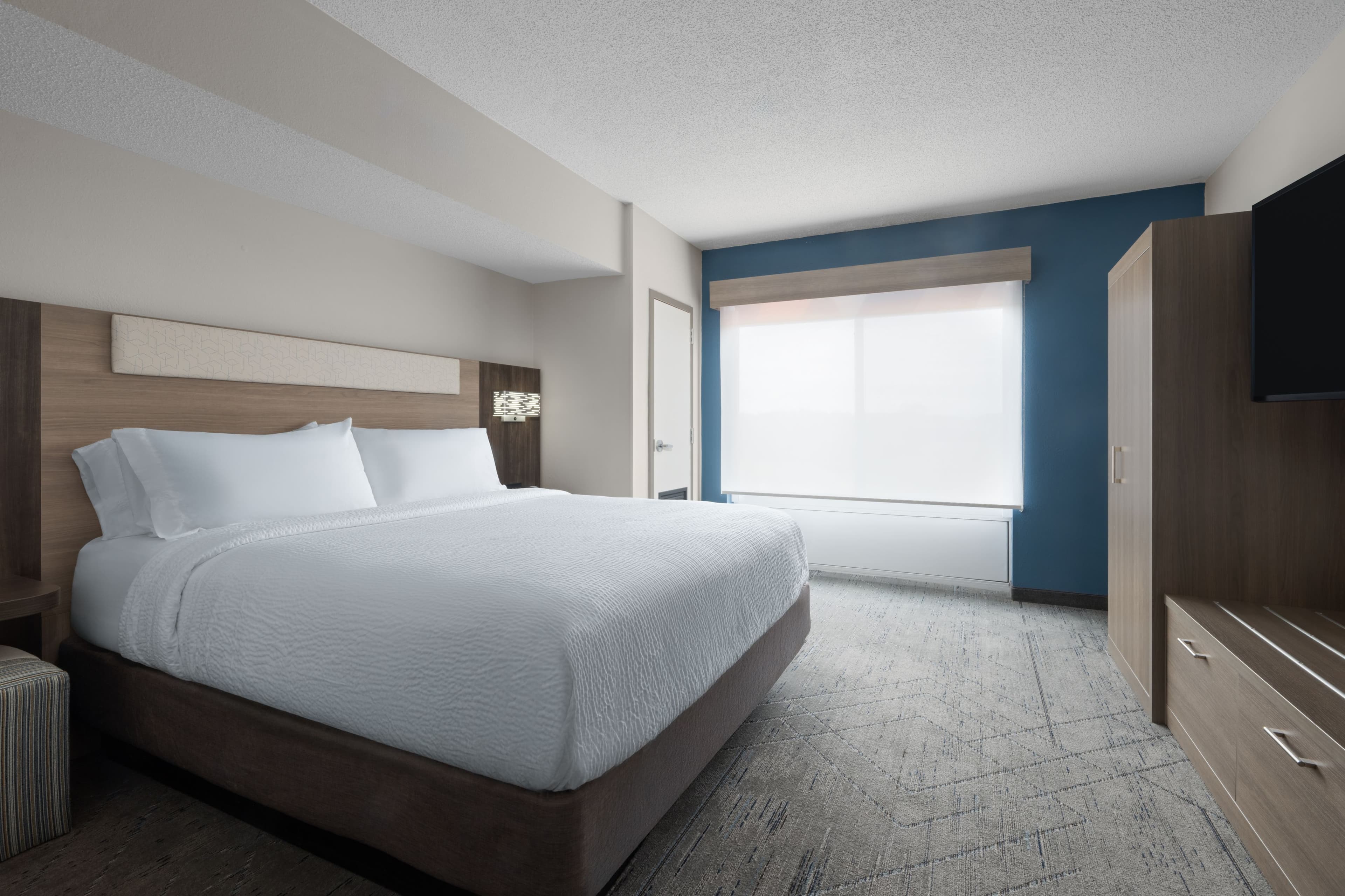 Holiday Inn Express Pembroke - Image 5