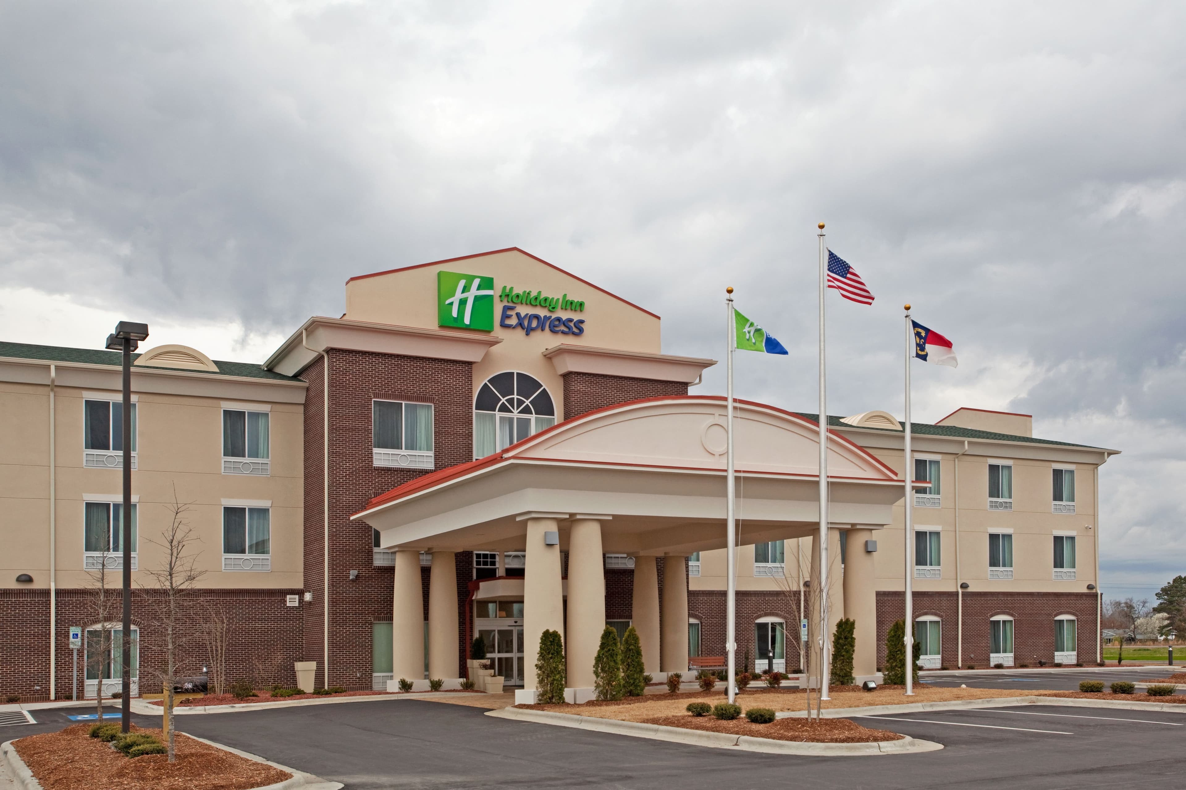 Holiday Inn Express Pembroke - Image 1