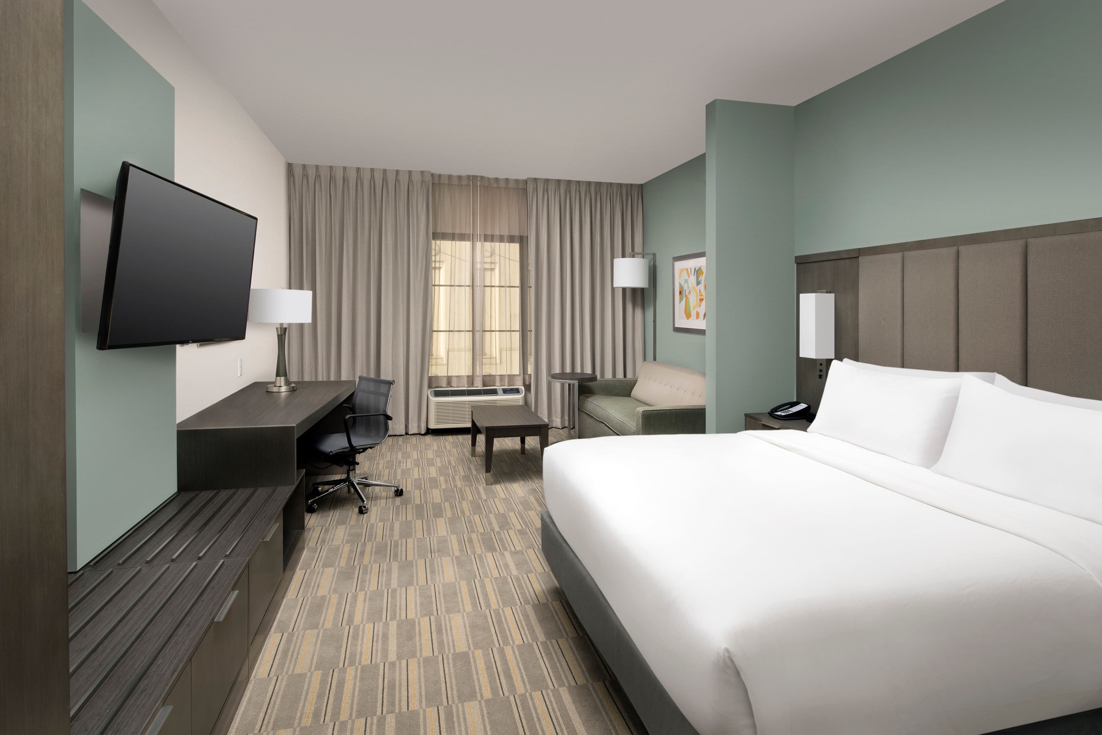 Holiday Inn Express Pensacola Downtown - Image 5