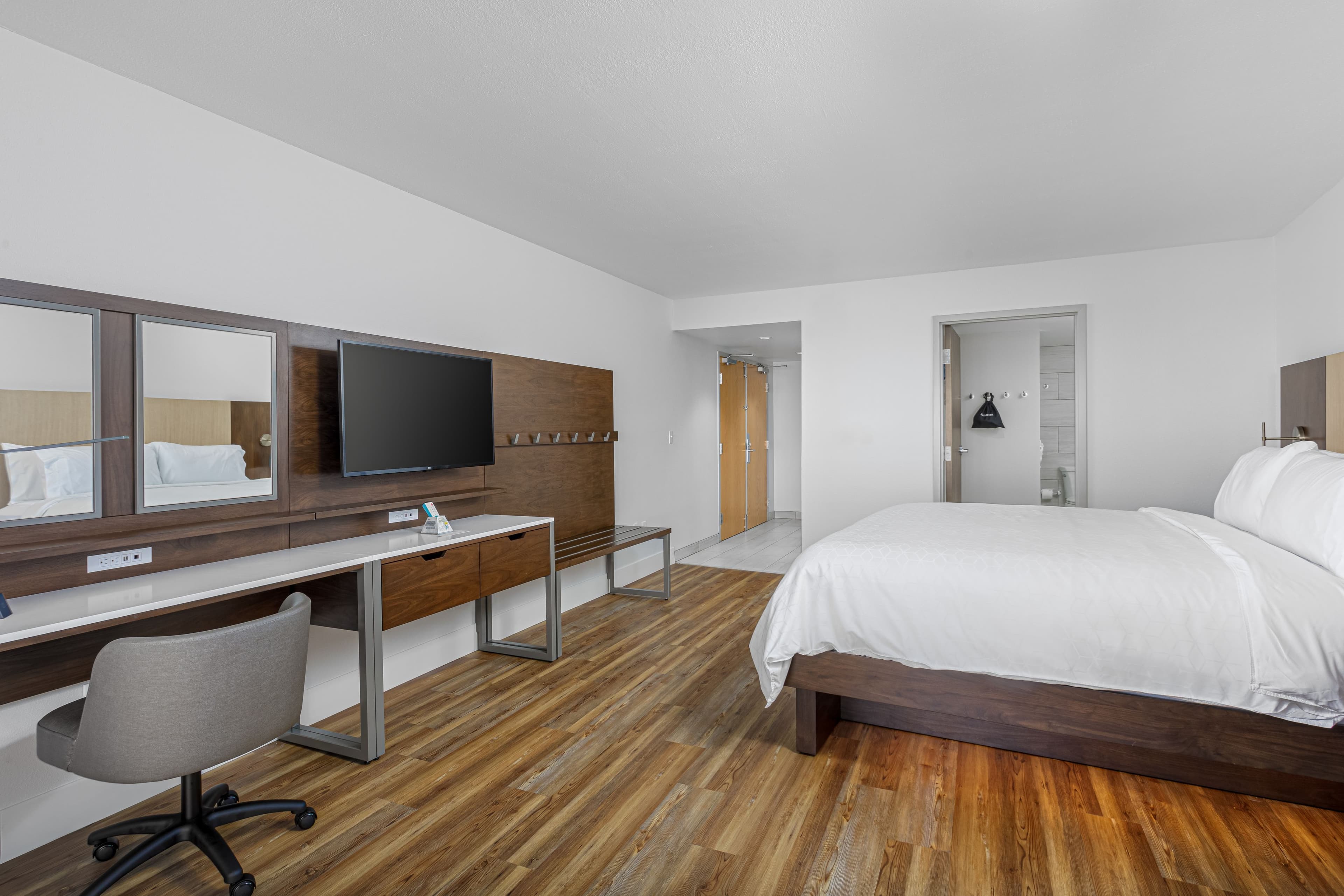 Holiday Inn Express Pensacola Beach — 8