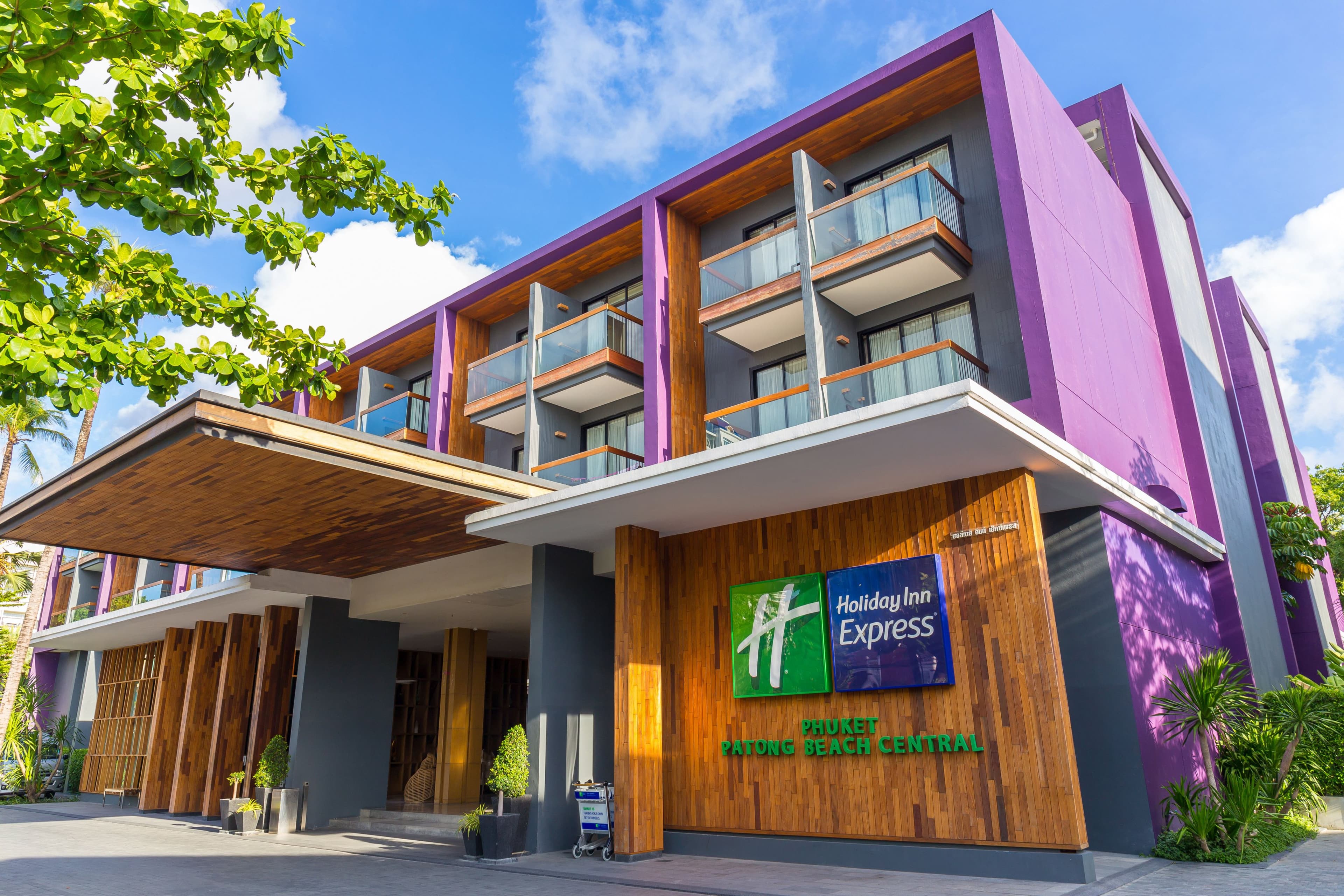 Holiday Inn Express Phuket Patong Beach Central - Image 1