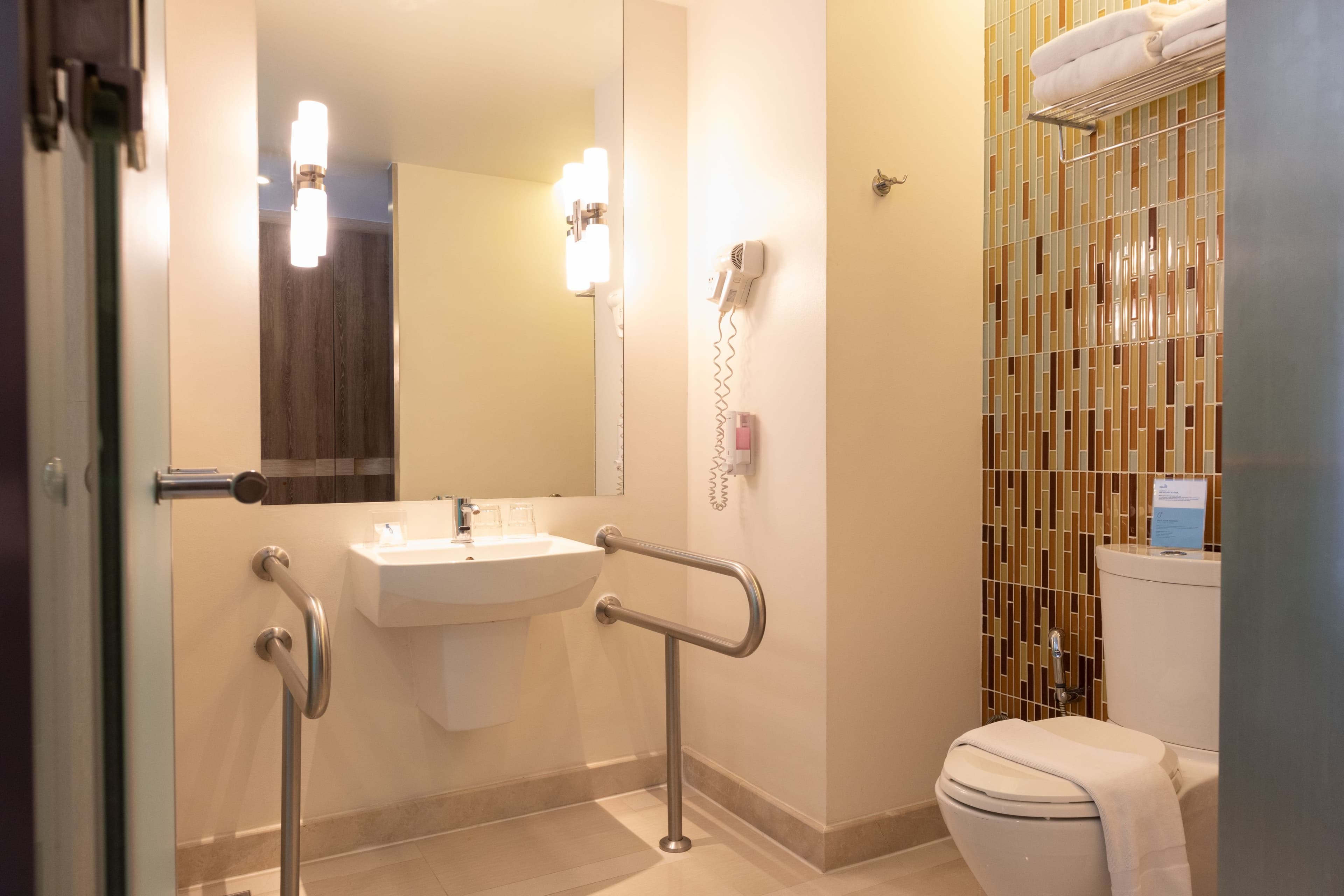 Holiday Inn Express Phuket Patong Beach Central — 14