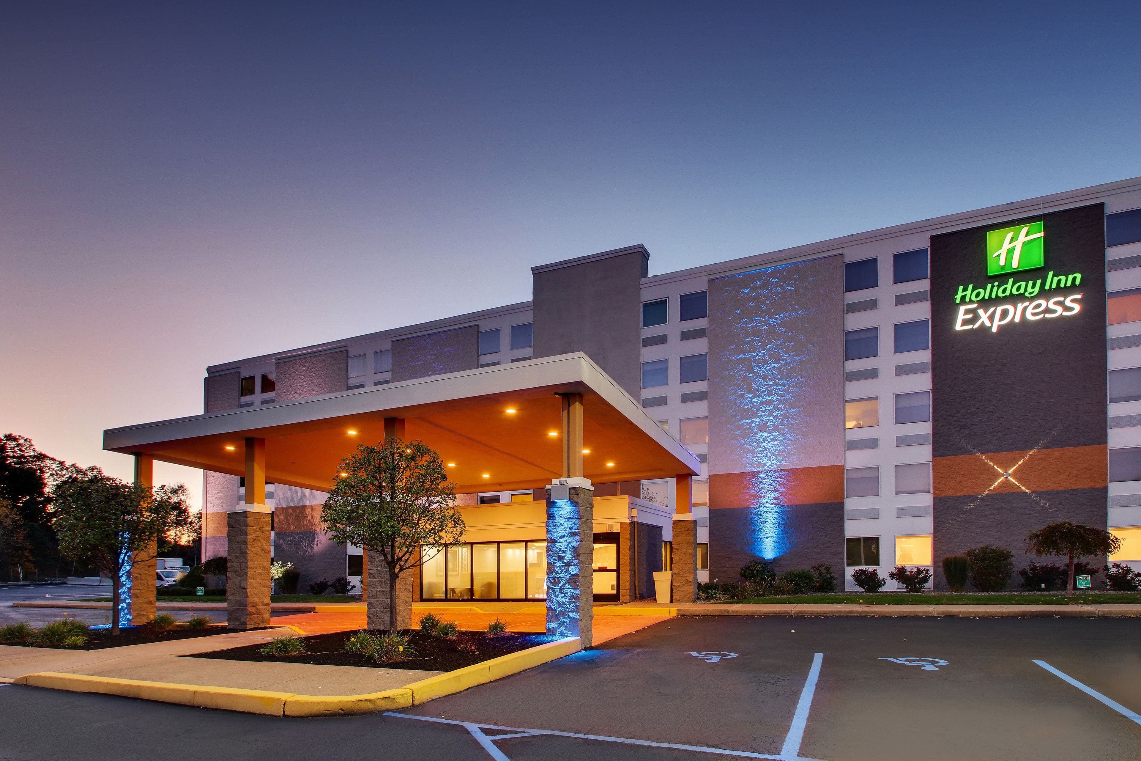 Holiday Inn Express Pittston - Scranton Airport - Image 1