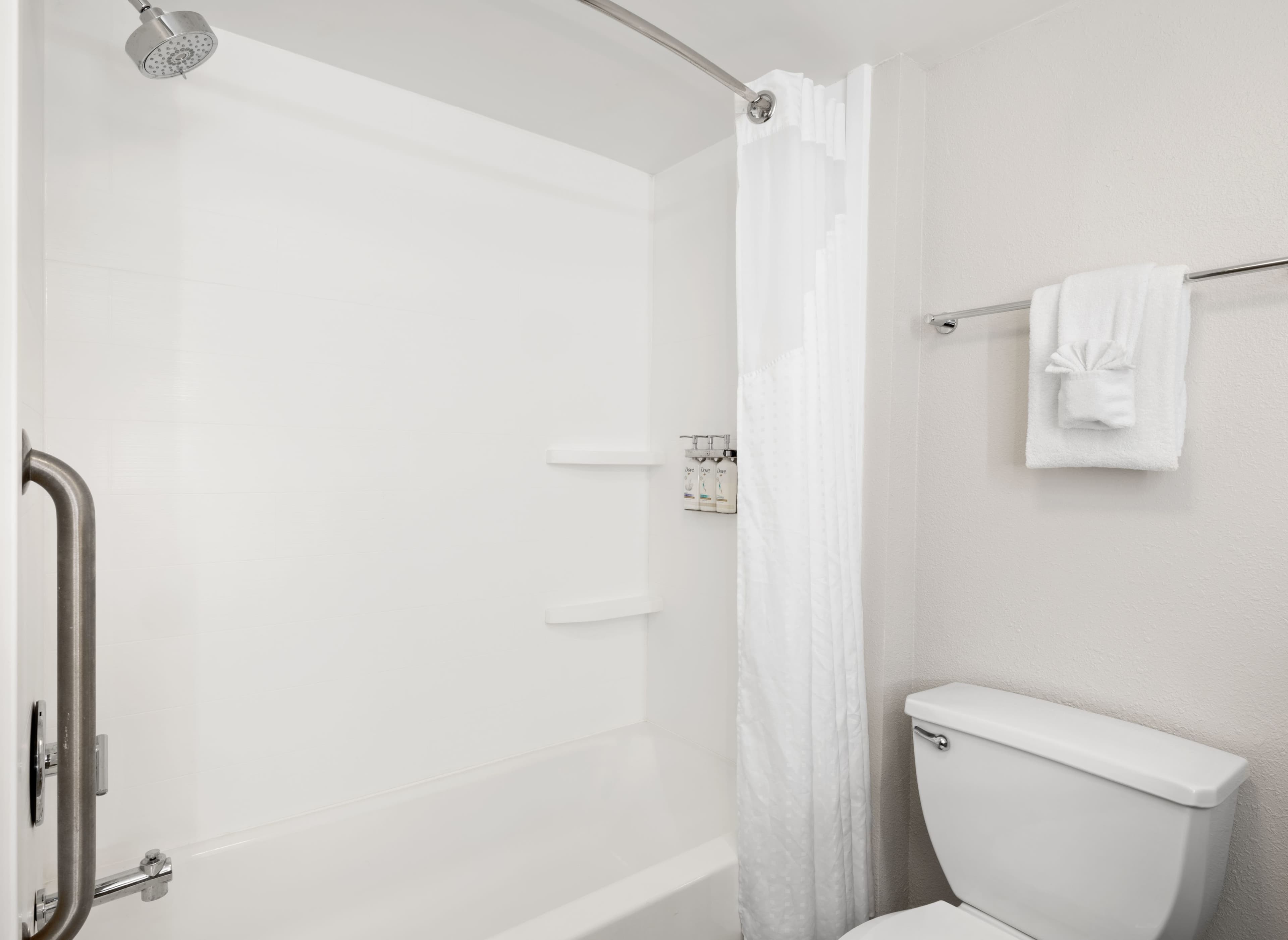 Holiday Inn Express Indianapolis Airport - Image 4