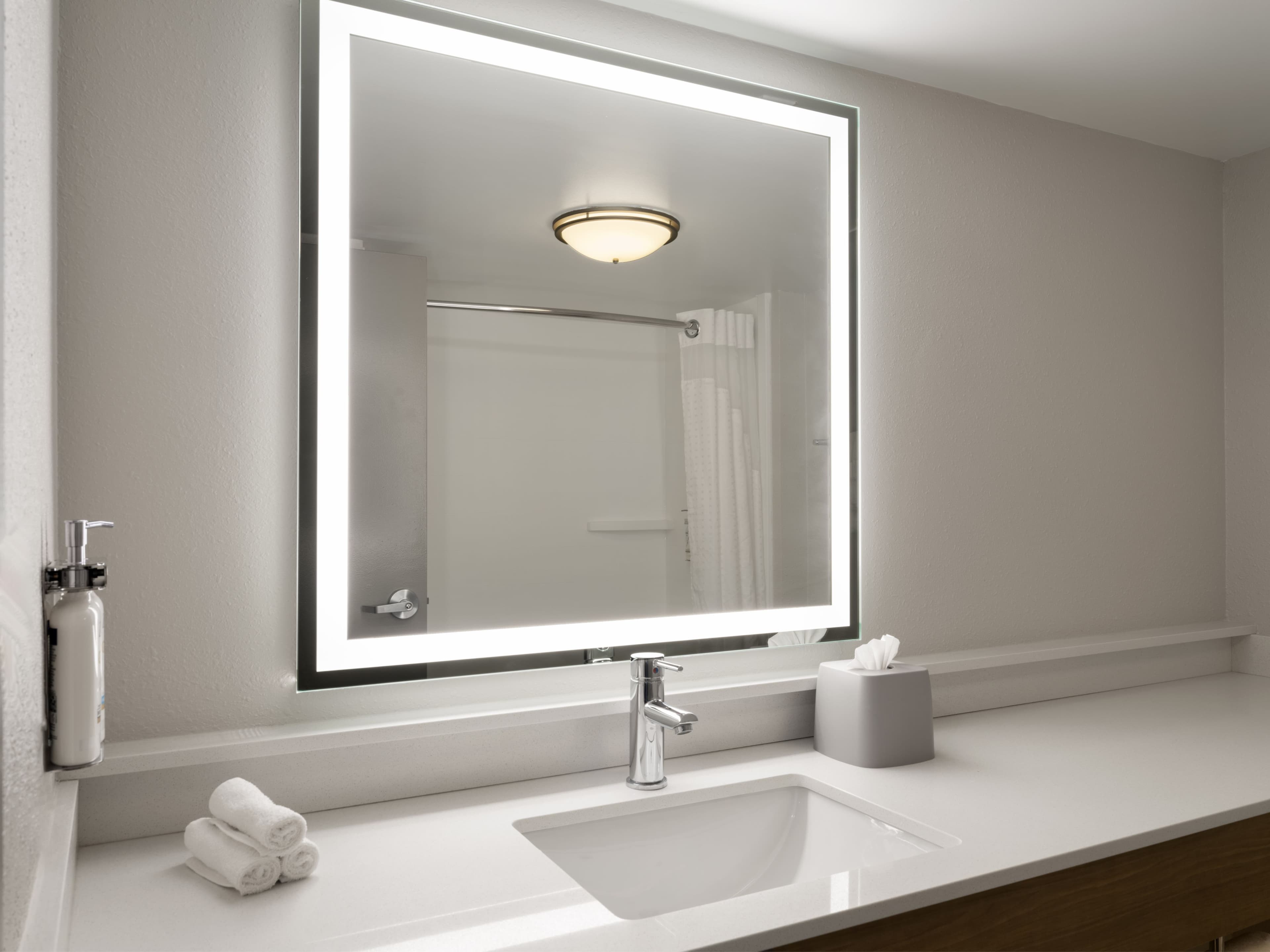 Holiday Inn Express Indianapolis Airport — 6