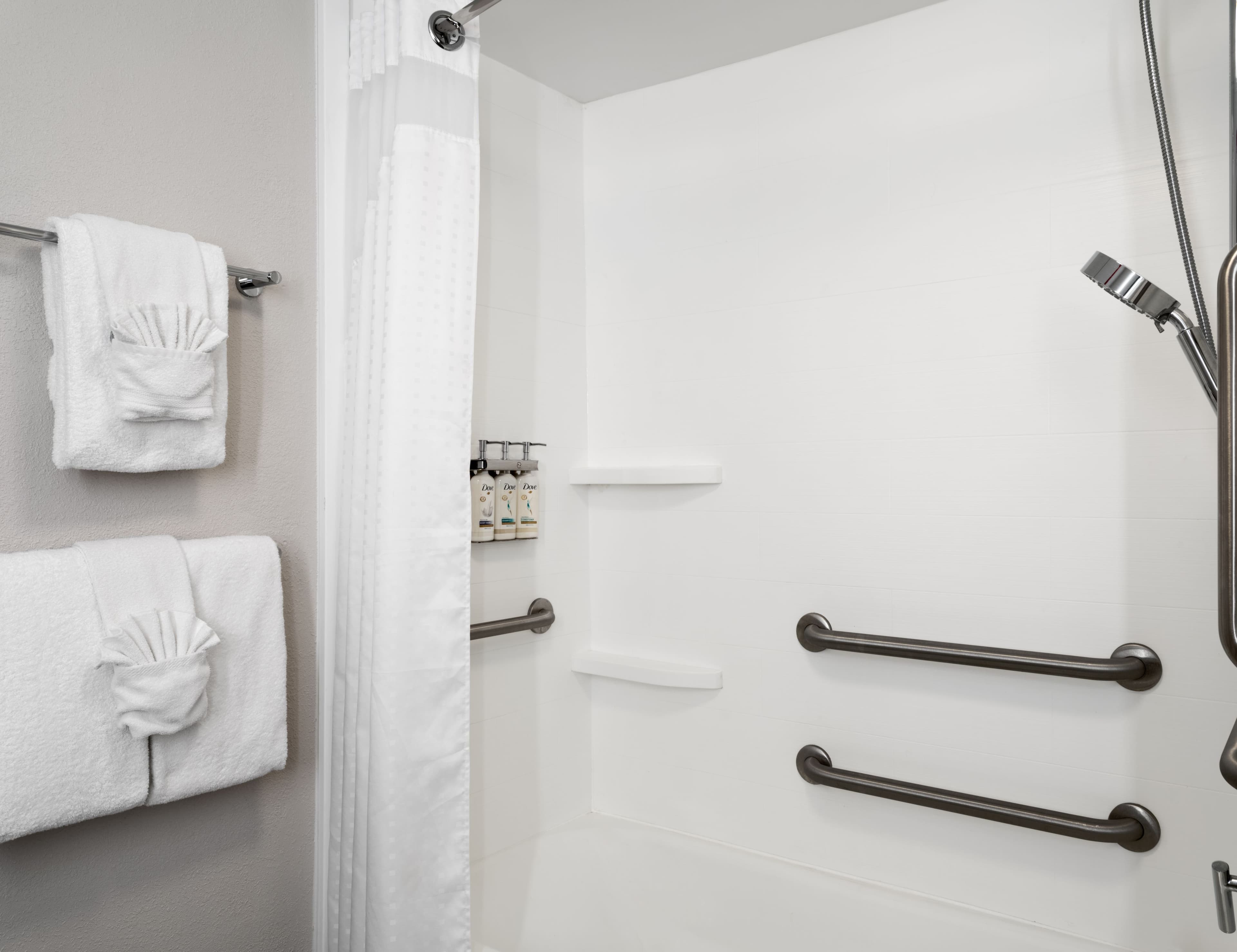 Holiday Inn Express Indianapolis Airport — 17