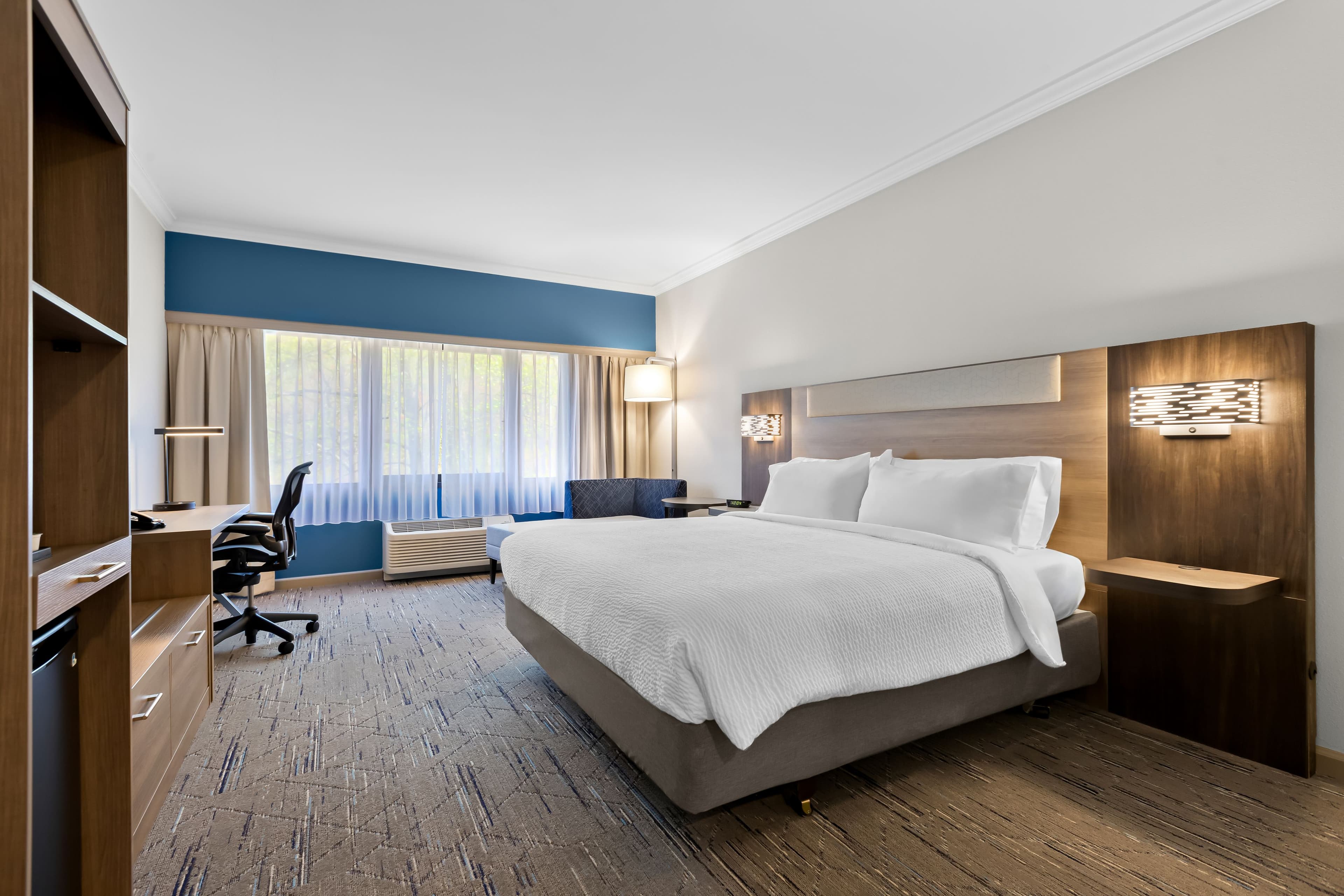 Holiday Inn Express Princeton Southeast - Image 3