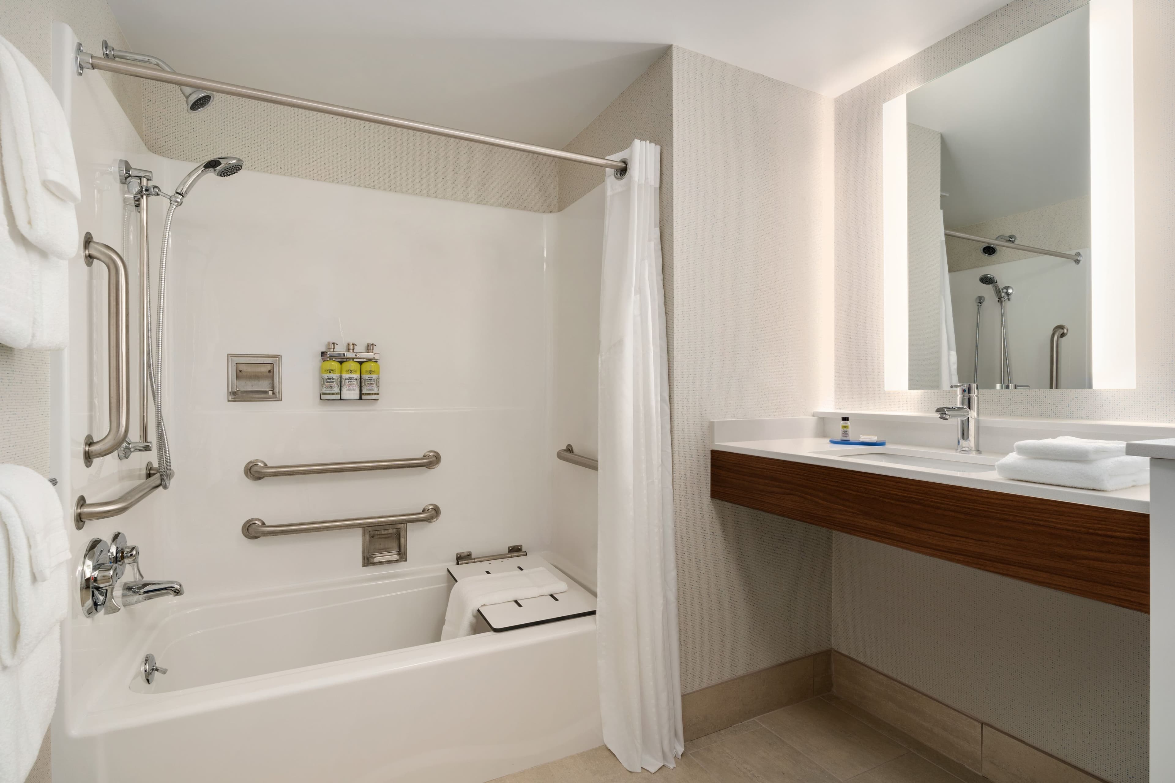 Holiday Inn Express Plattsburgh — 12