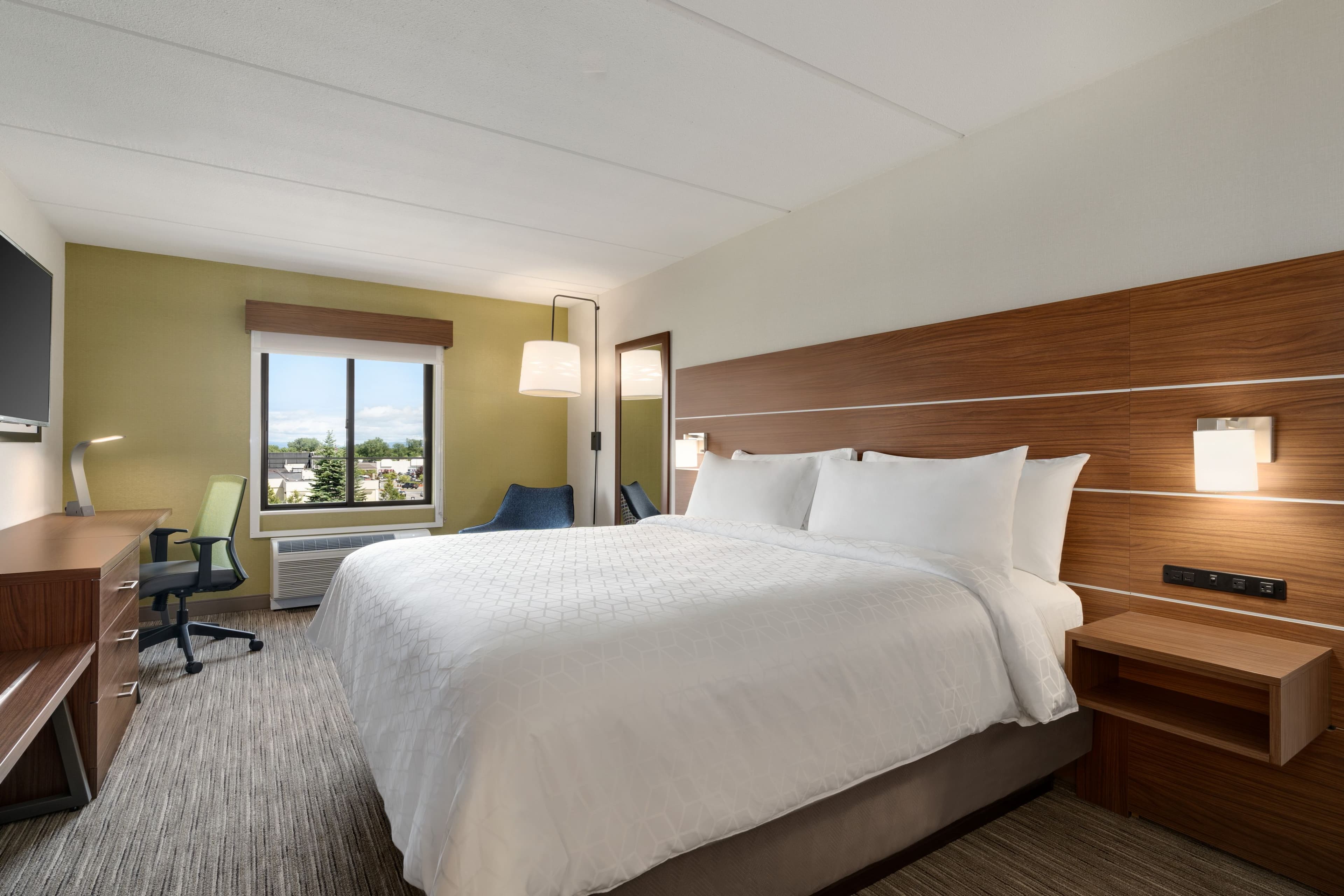 Holiday Inn Express Plattsburgh — 7