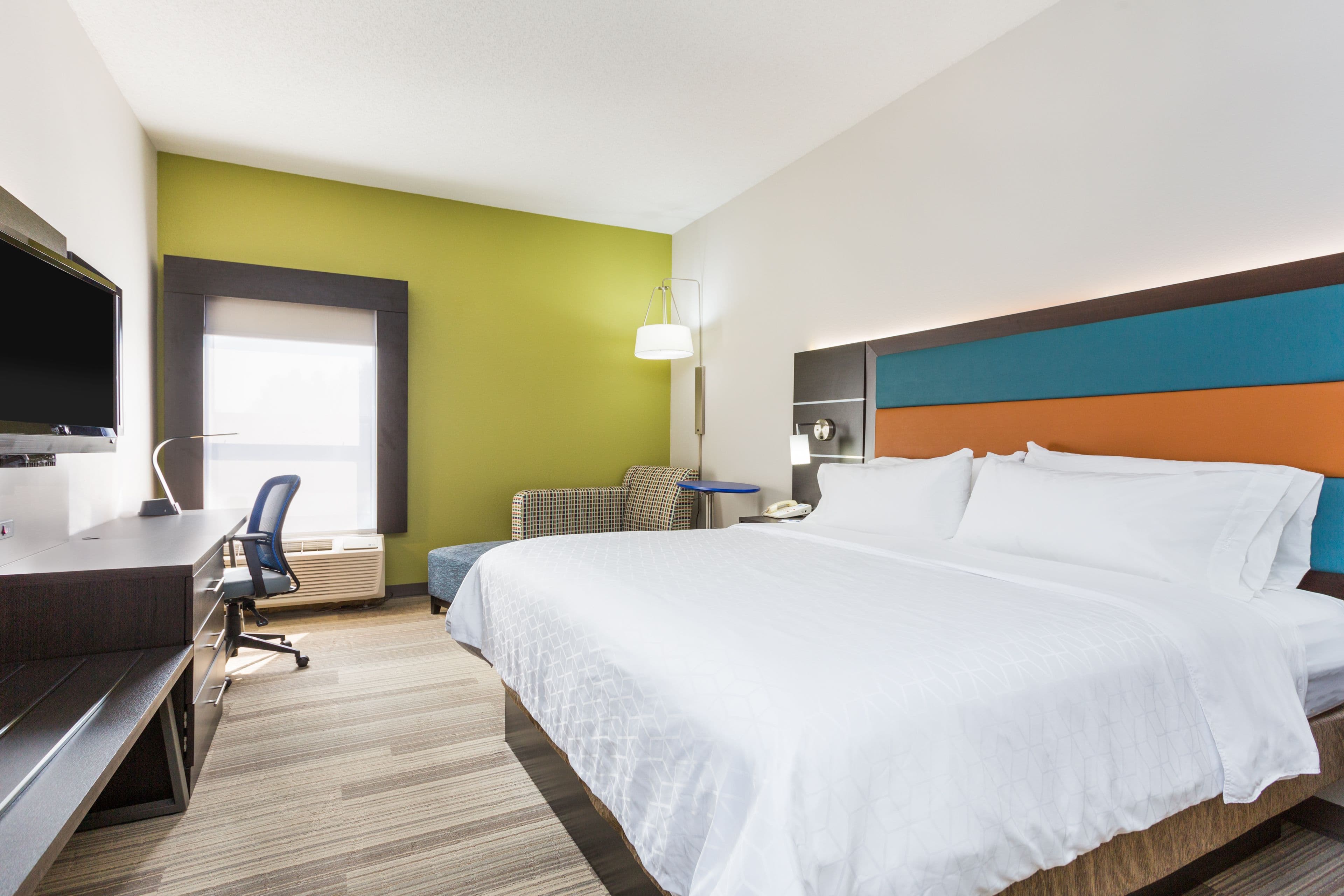 Holiday Inn Express Plymouth - Image 2