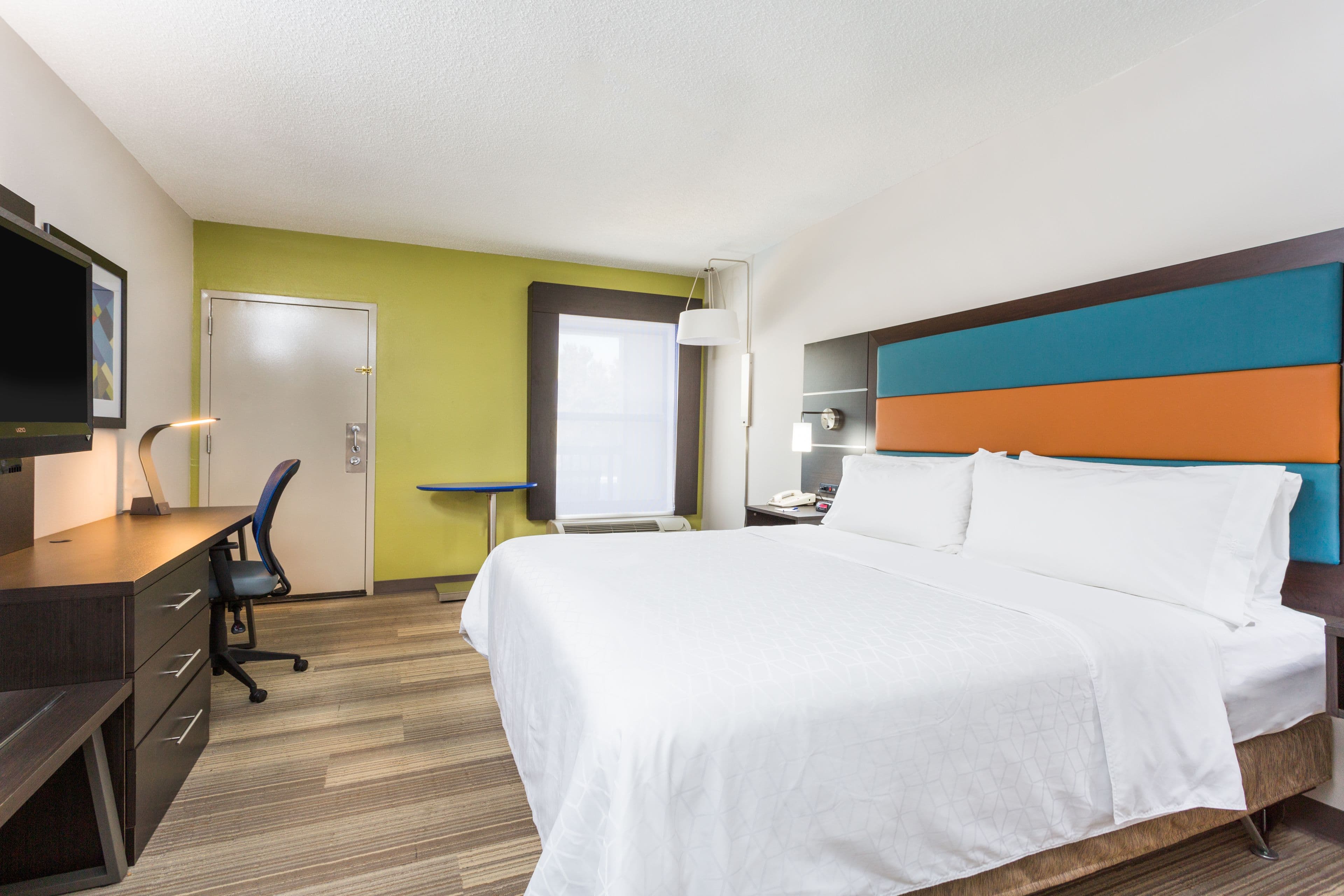 Holiday Inn Express Plymouth - Image 3