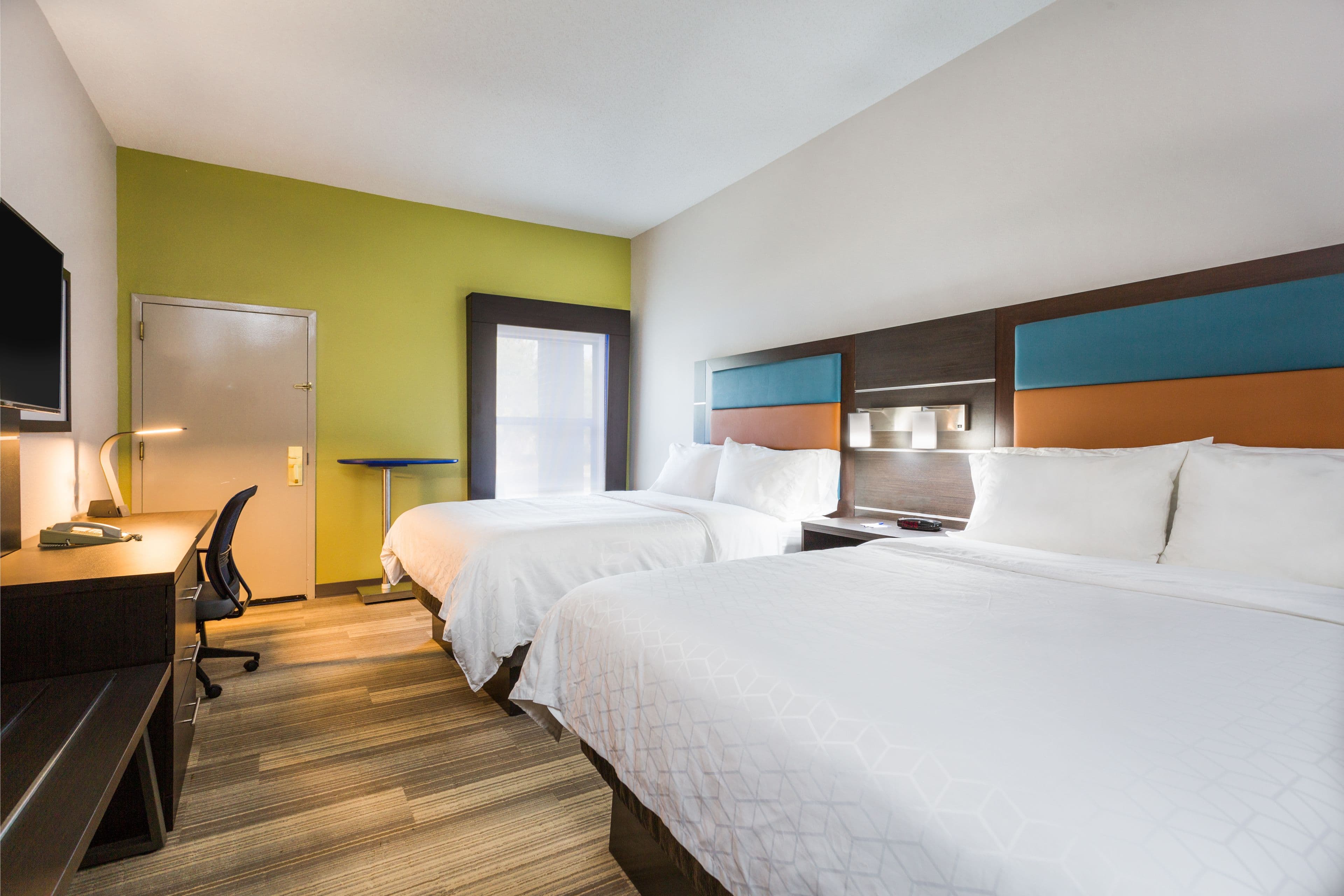 Holiday Inn Express Plymouth - Image 4