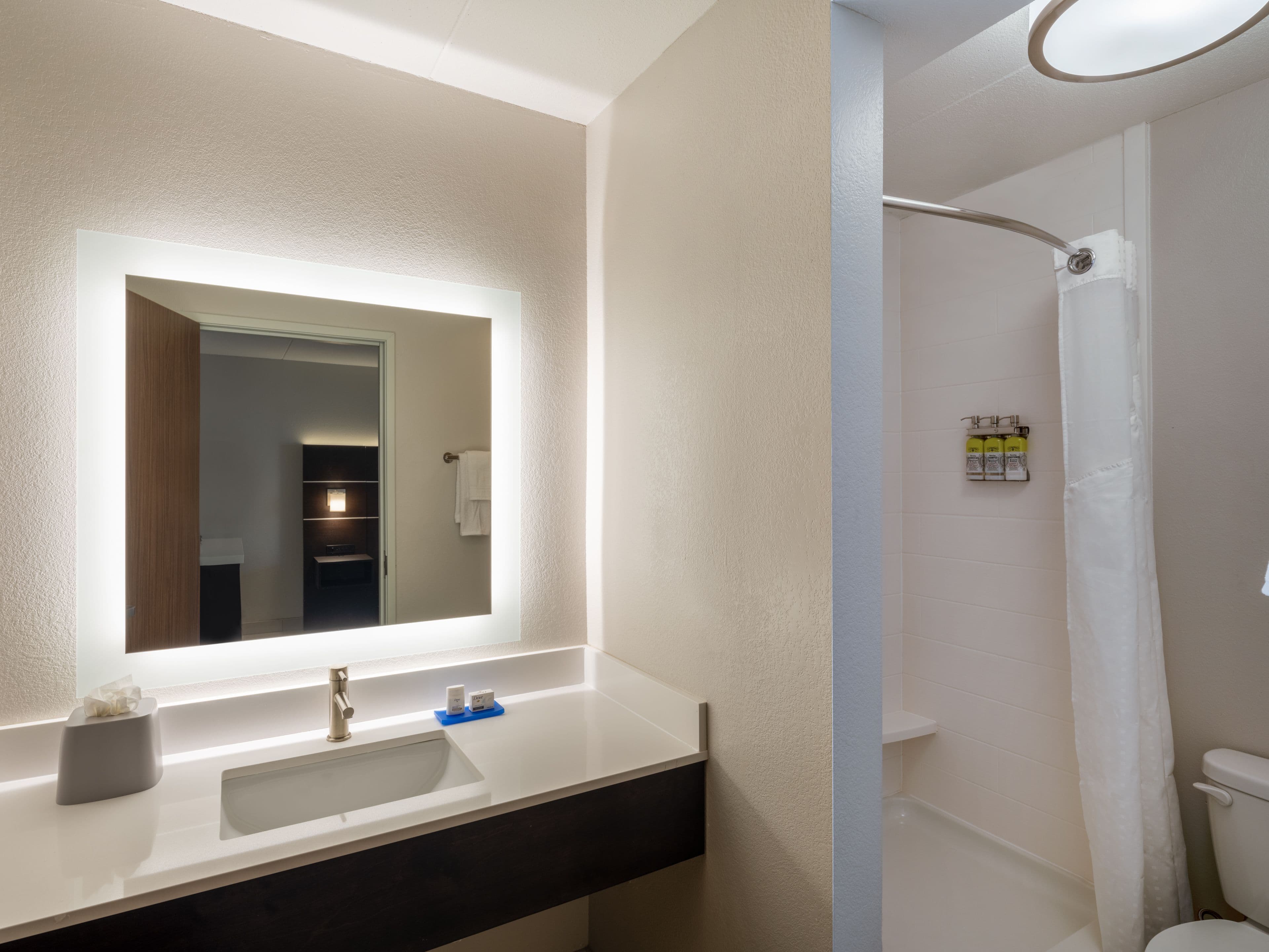 Holiday Inn Express Minneapolis West - Plymouth - Image 3