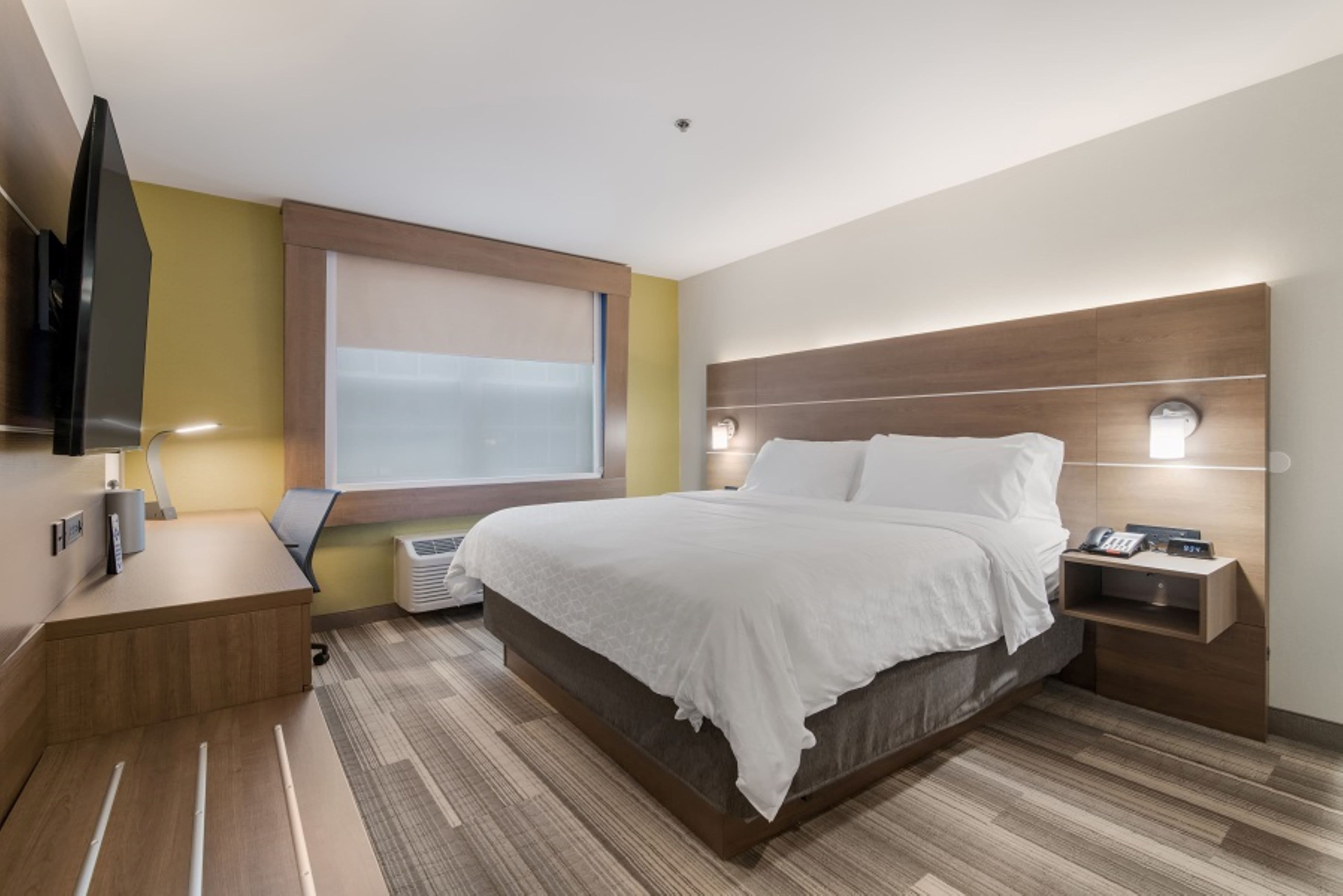 Holiday Inn Express Plymouth - Image 4