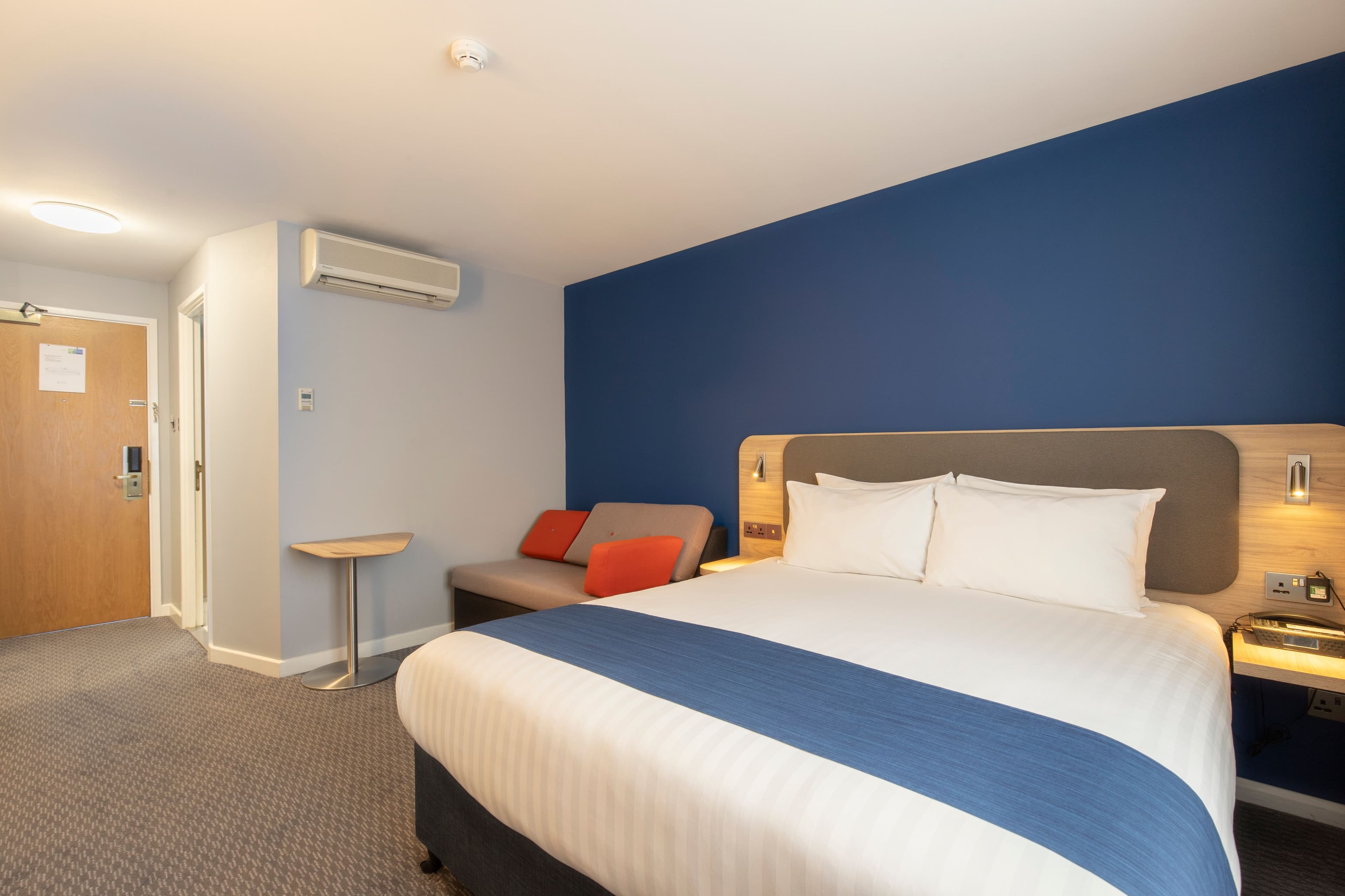 Holiday Inn Express Poole — 10