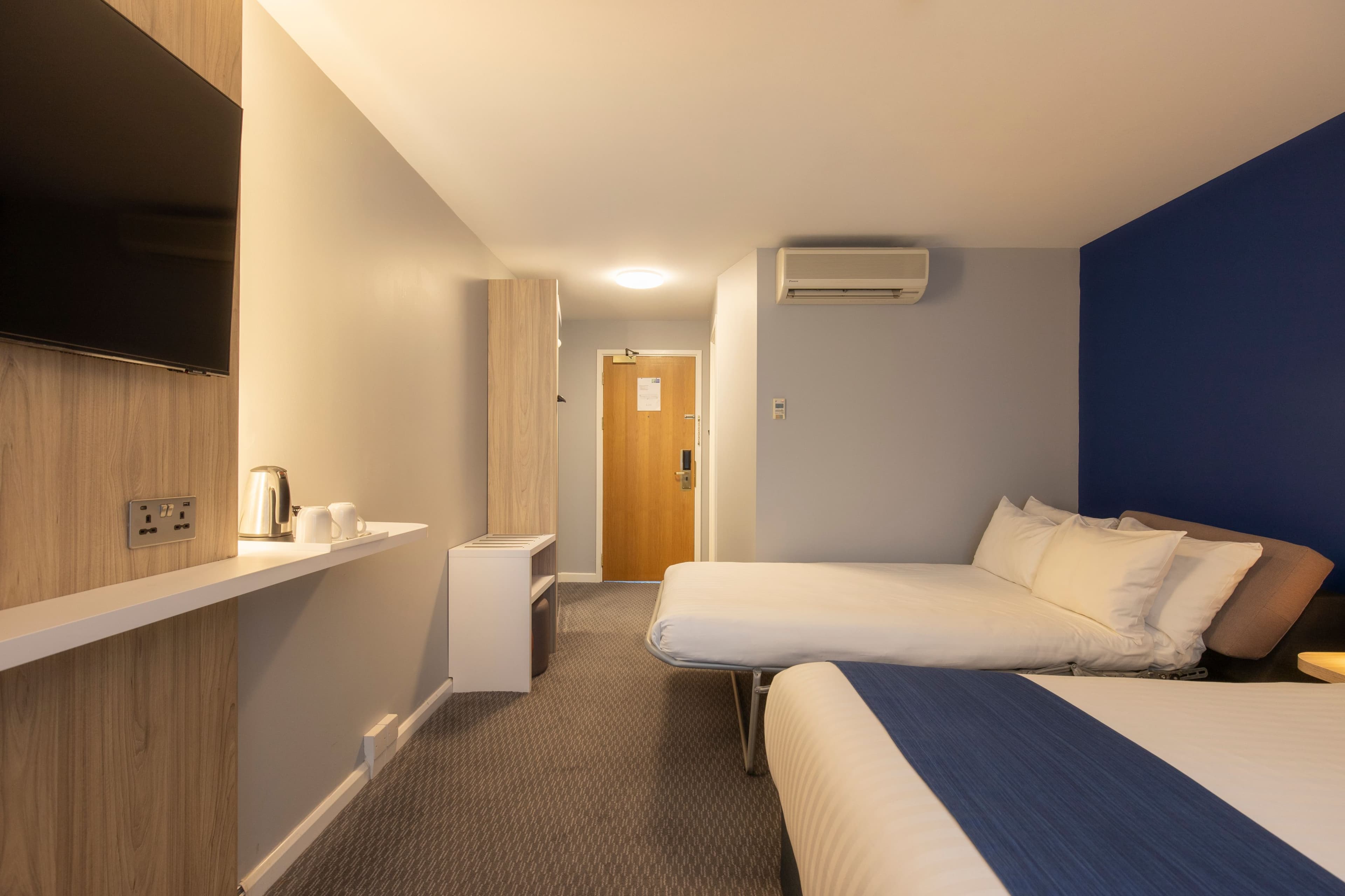 Holiday Inn Express Poole — 7