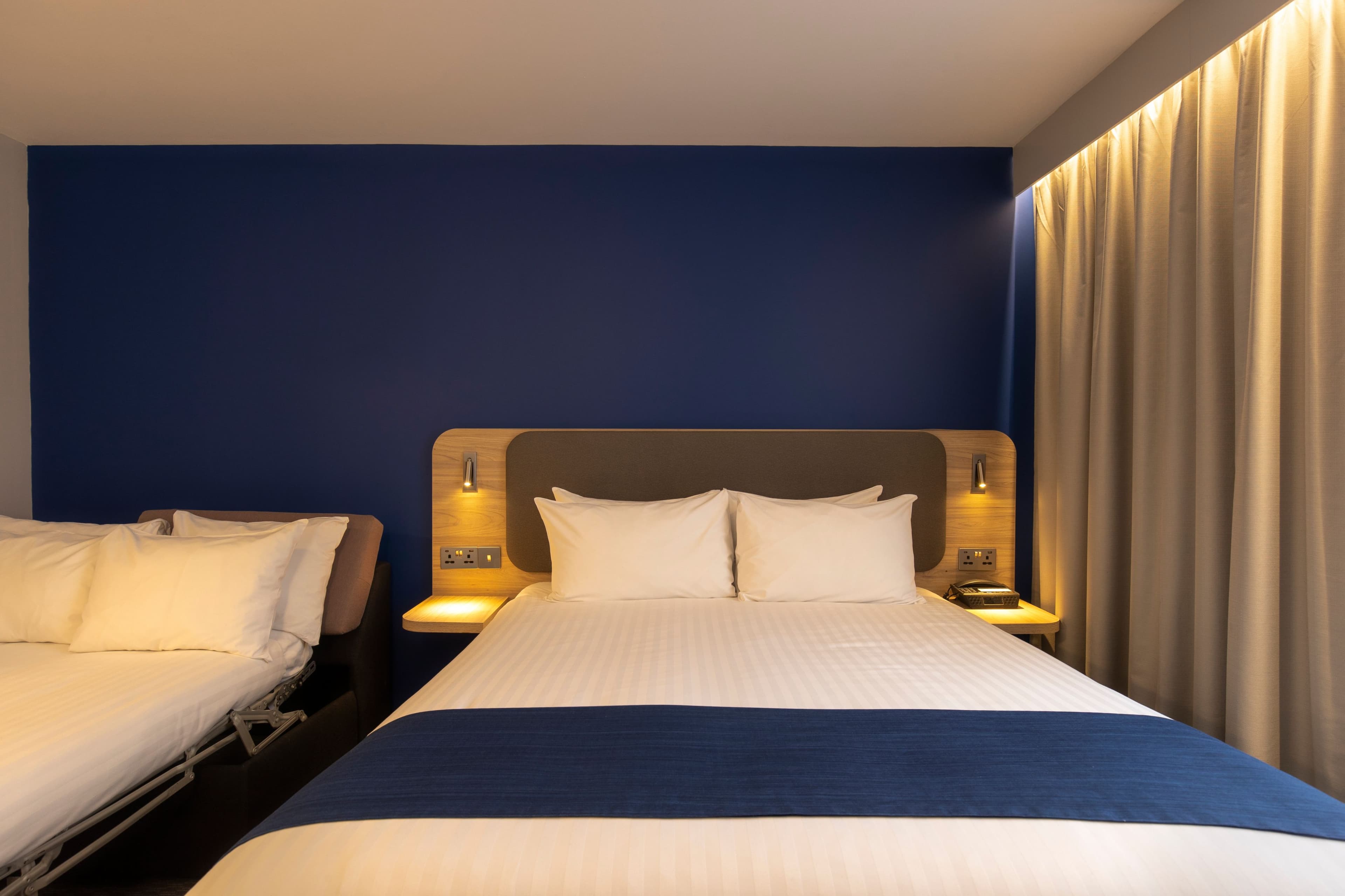 Holiday Inn Express Poole — 9