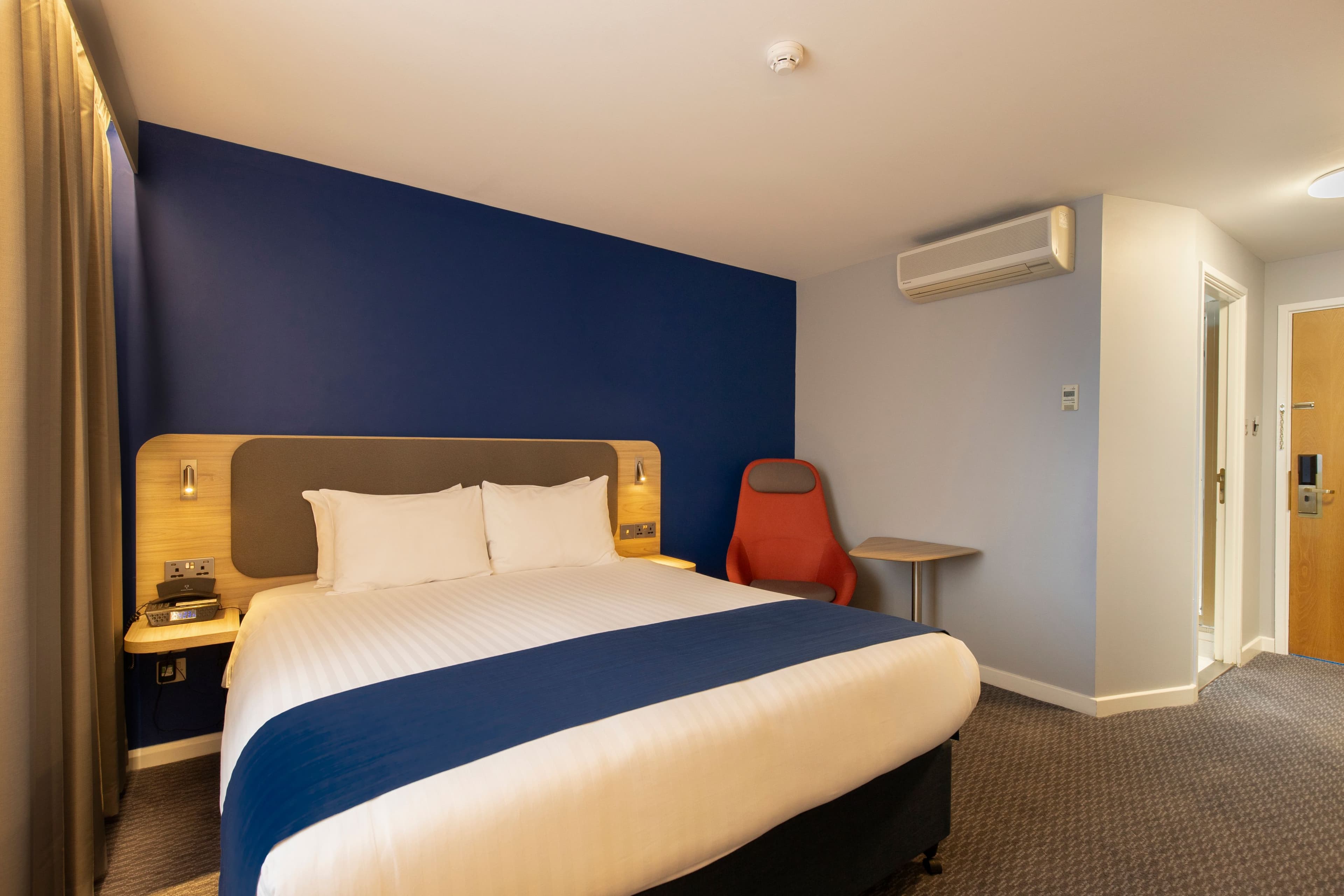 Holiday Inn Express Poole — 12