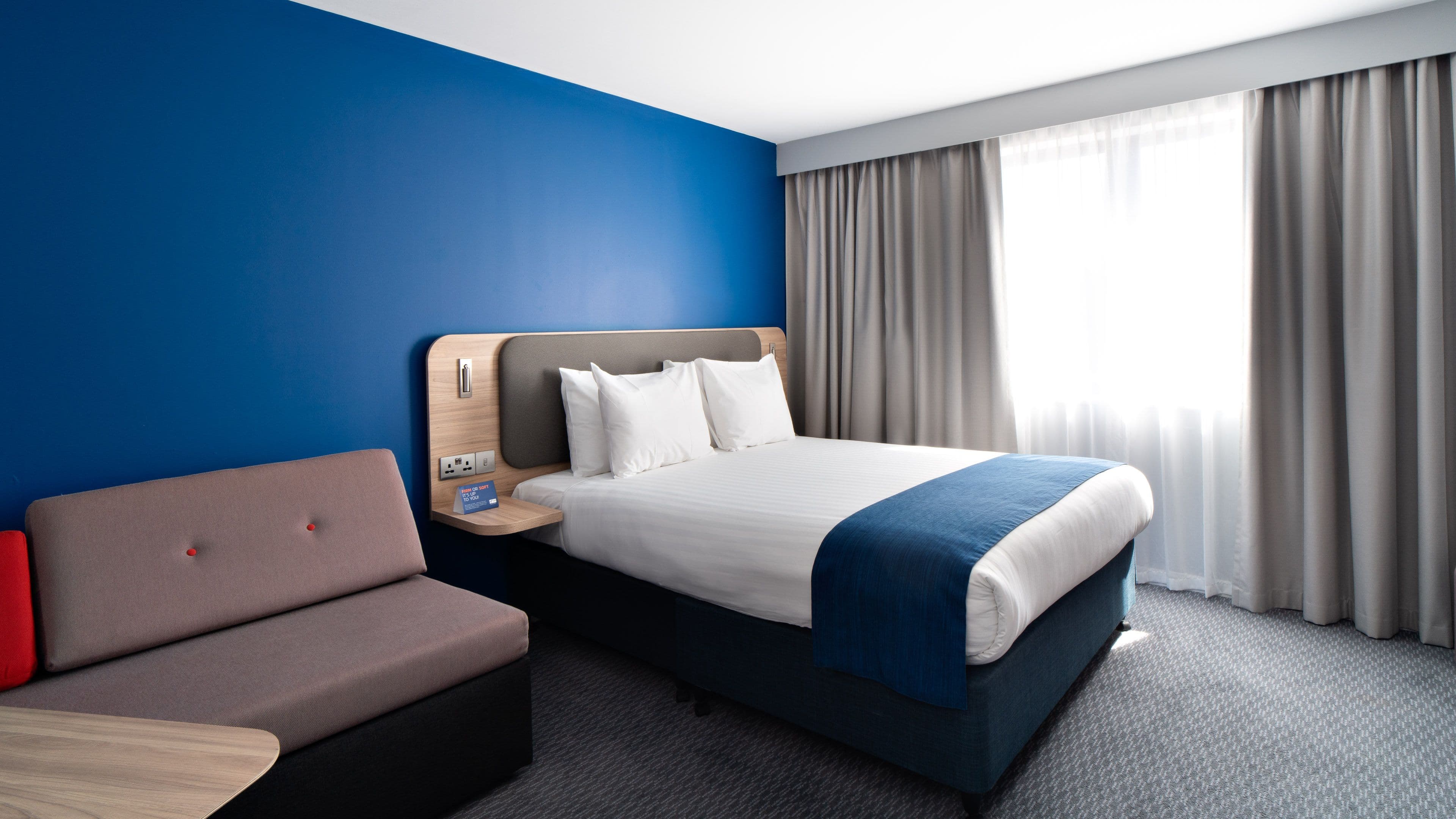 Holiday Inn Express Poole - Image 5