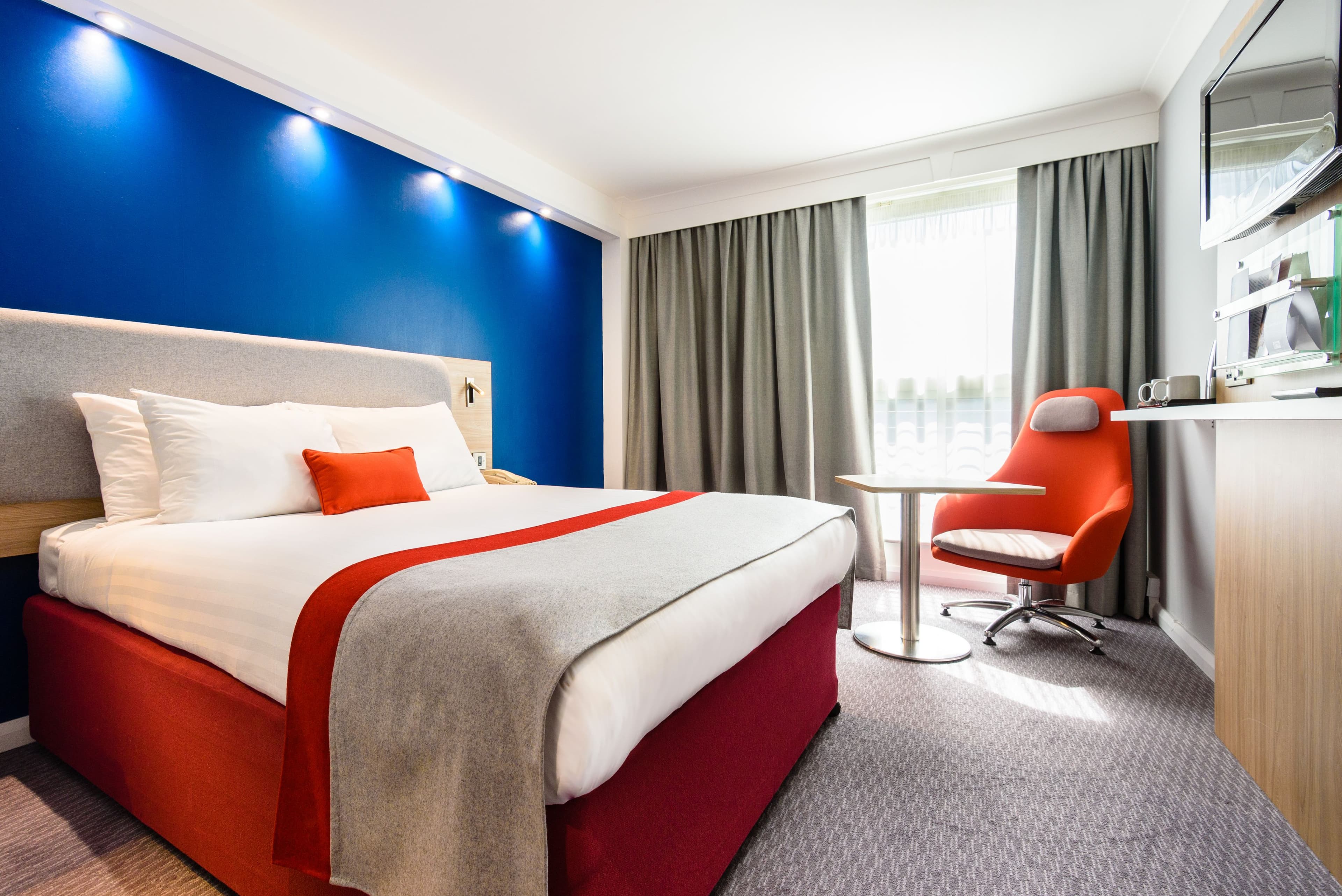 Holiday Inn Express Portsmouth - Gunwharf Quays - Image 5