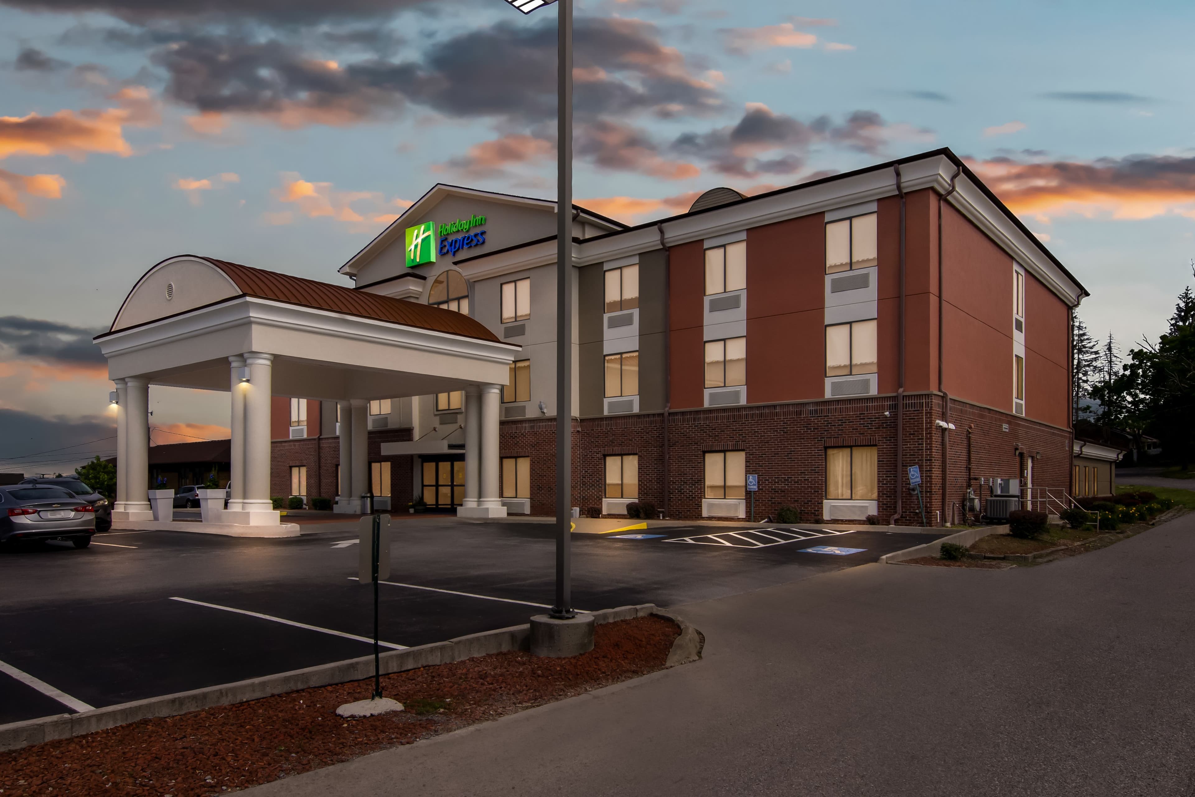 Holiday Inn Express Princeton/I-77 - Image 1