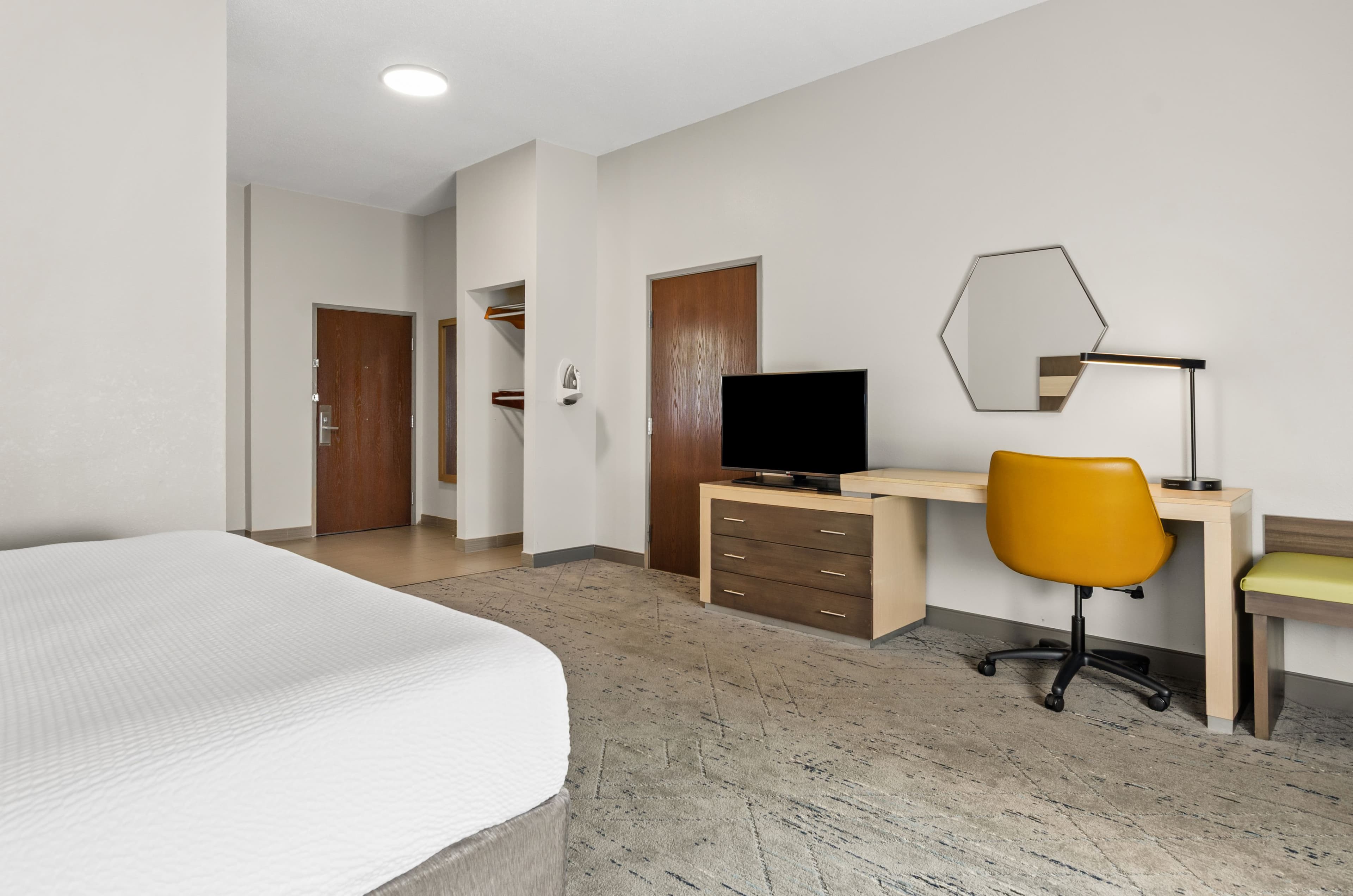 Holiday Inn Express Princeton/I-77 — 7