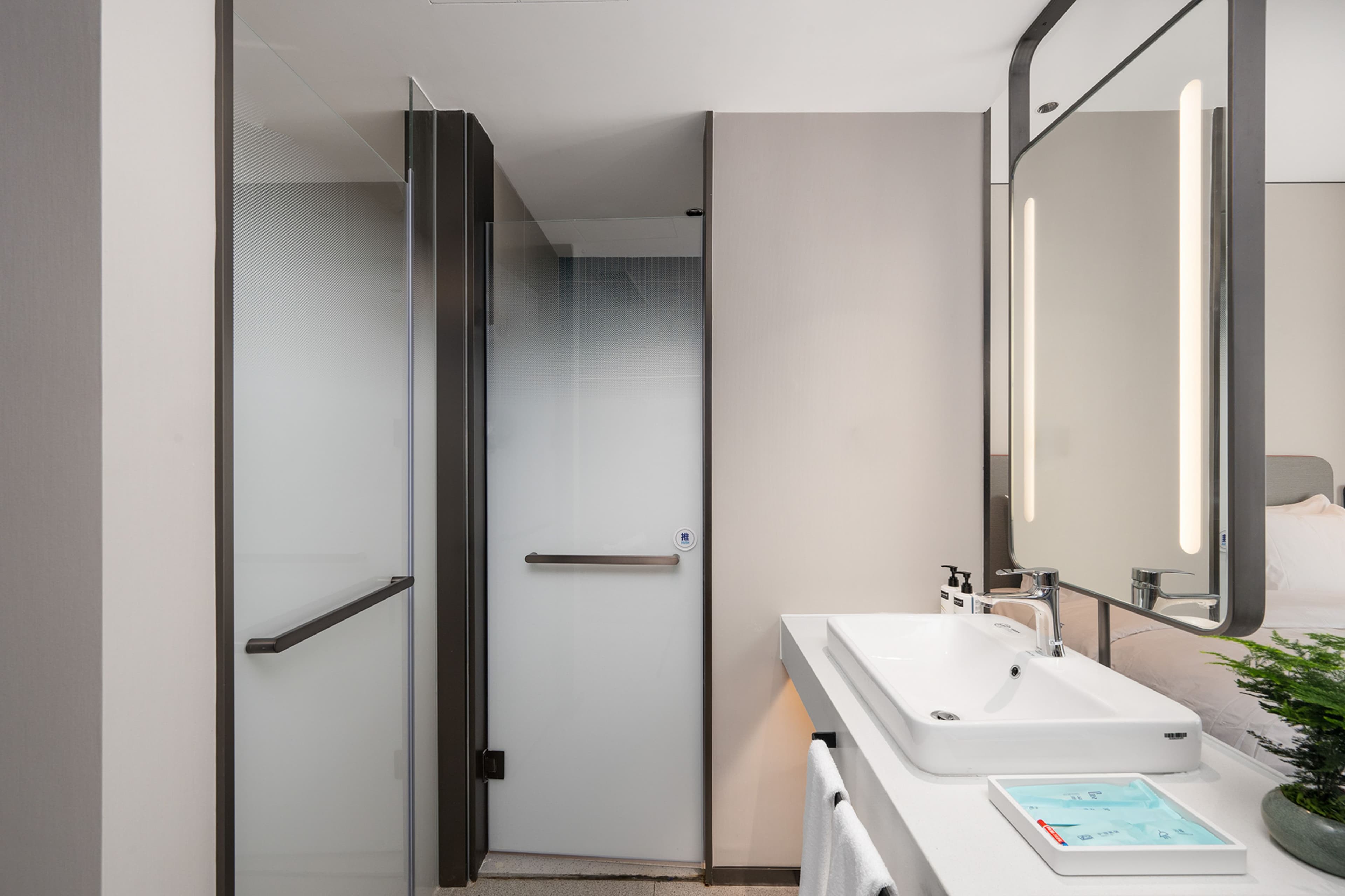 Holiday Inn Express Qingdao Hongdao Station — 3