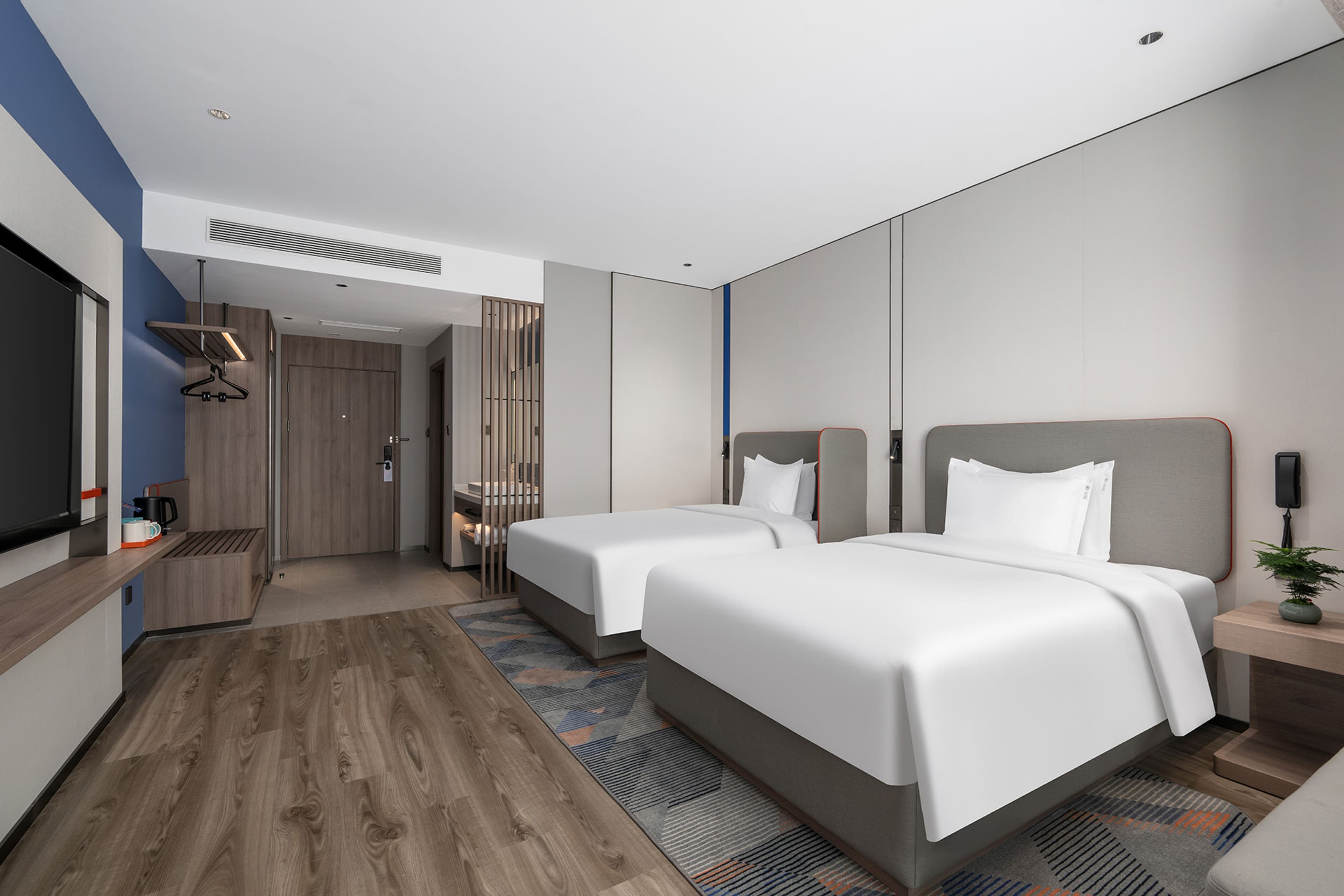 Holiday Inn Express Qingdao Hongdao Station — 7