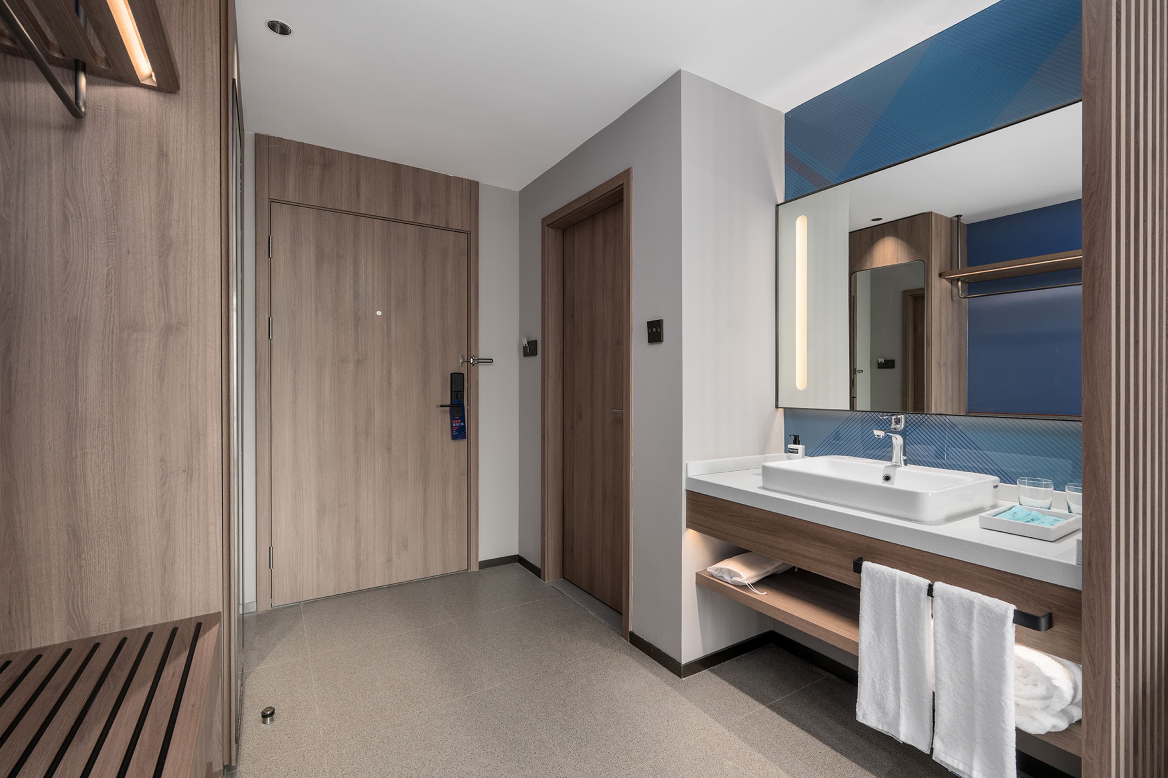 Holiday Inn Express Qingdao Hongdao Station — 4
