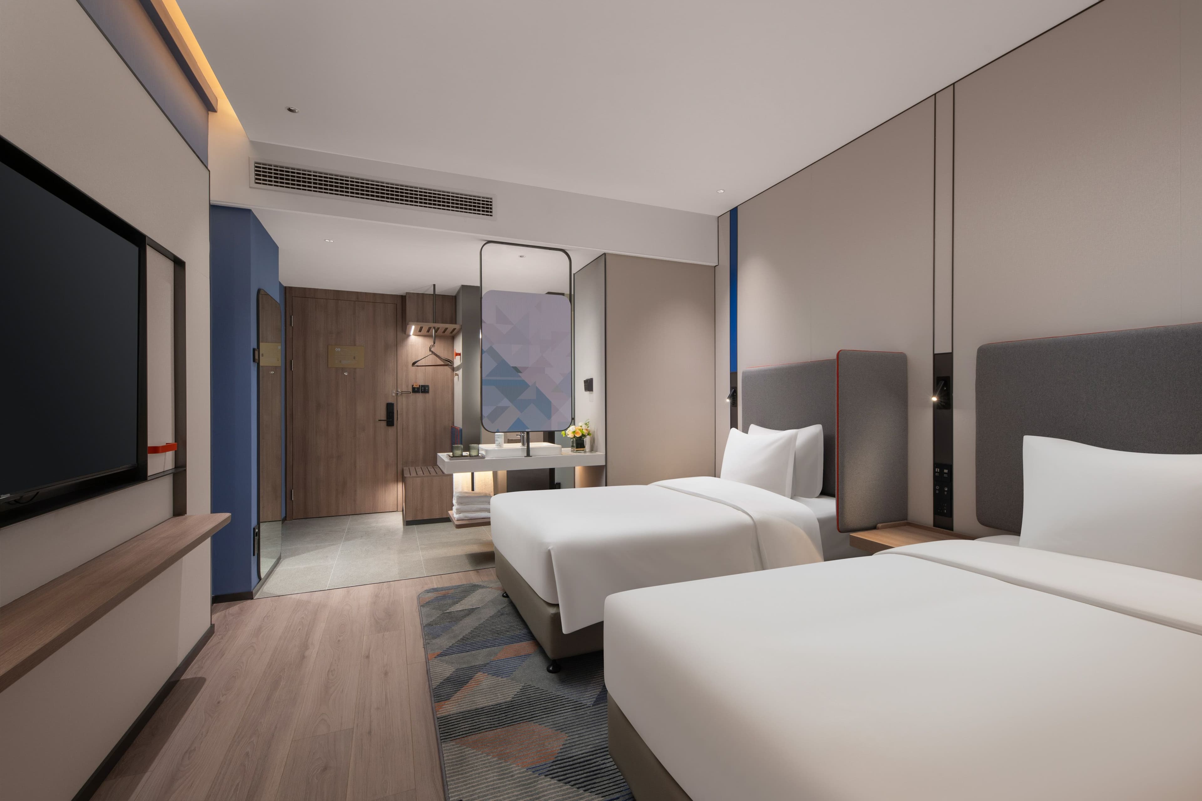 Holiday Inn Express Qingdao City Balcony - Image 3
